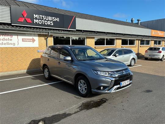 Mitsubishi Outlander 2,4 PHEV  Plugin-hybrid Inform+ 4WD 224HK 5d 6g Trinl. Gear