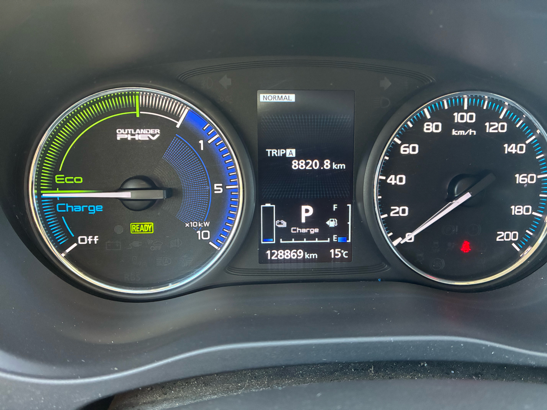 Billede af Mitsubishi Outlander 2,4 PHEV  Plugin-hybrid Inform+ 4WD 224HK 5d 6g Trinl. Gear