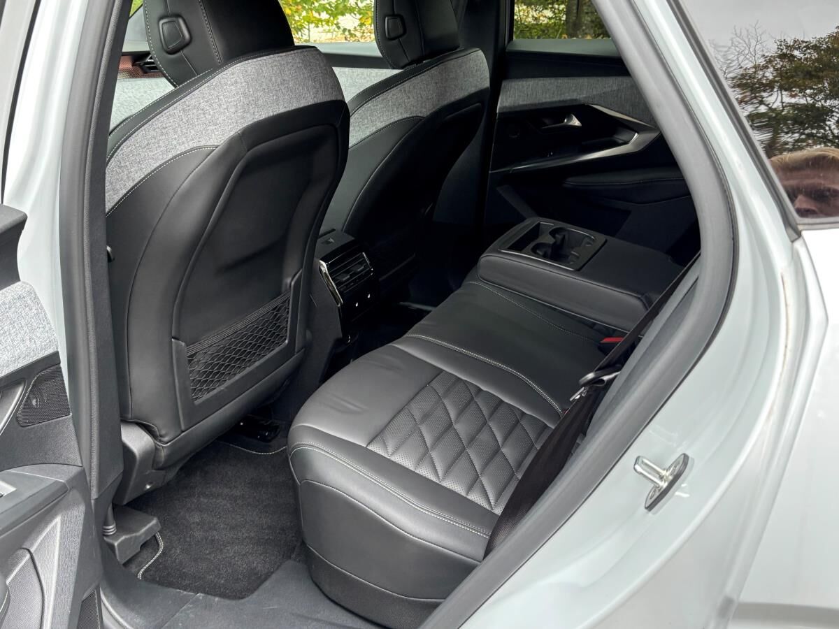 Billede af Peugeot e-3008 EL GT Pack 210HK 5d Aut.