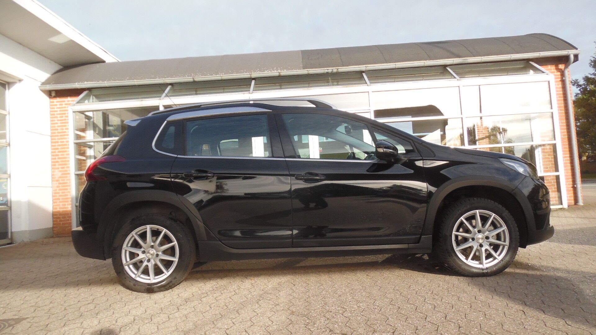 Billede af Peugeot 2008 1,2 e-THP Desire Sky 110HK