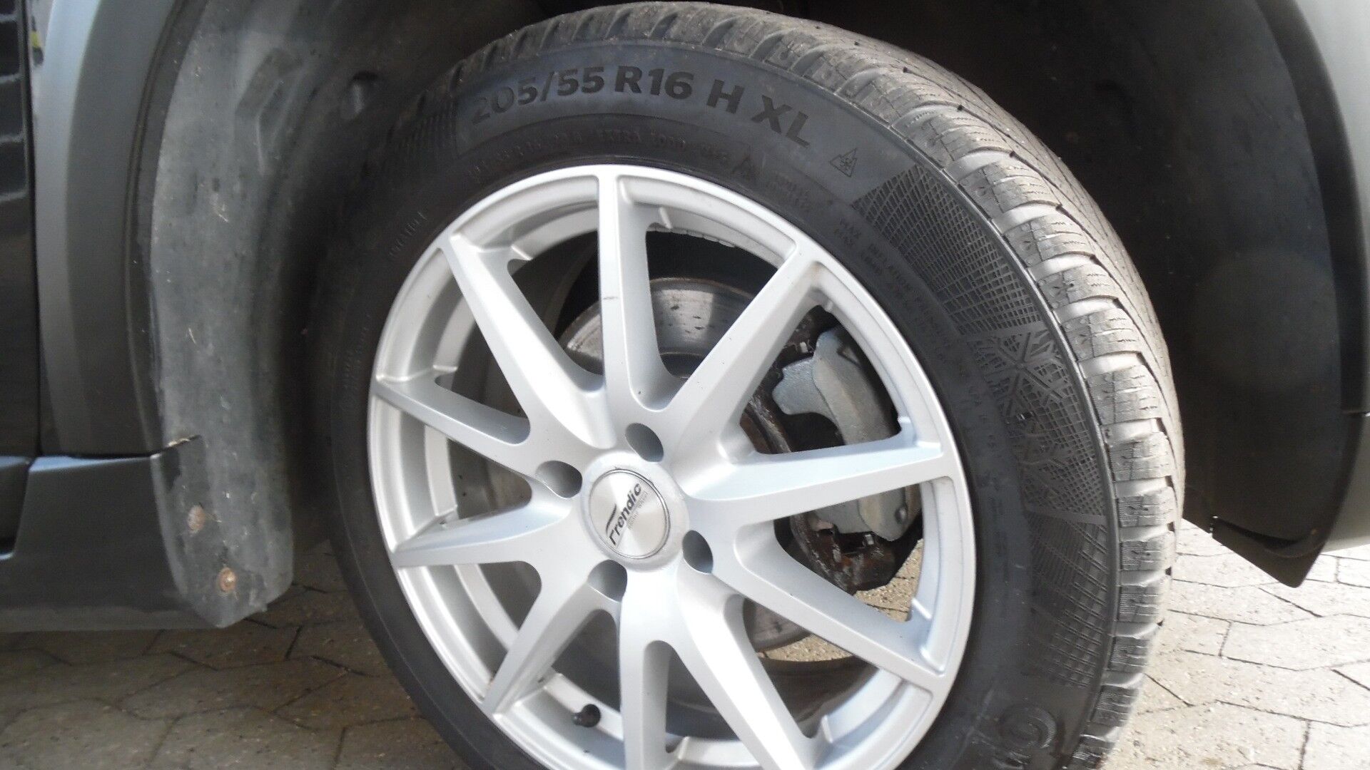 Billede af Peugeot 2008 1,2 e-THP Desire Sky 110HK