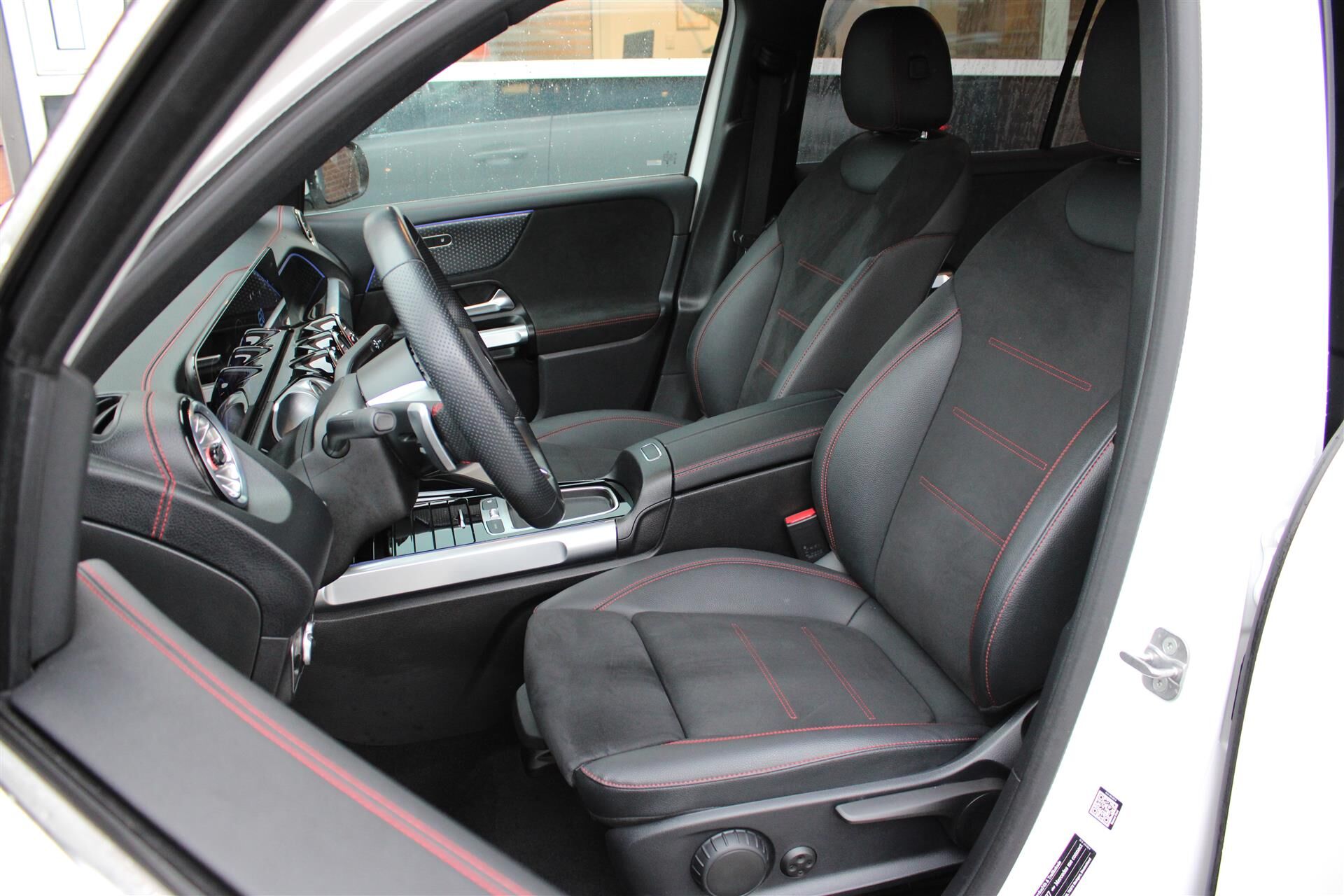 Billede af Mercedes-Benz EQB 350 7 pers. EL AMG Line 4Matic 292HK 5d Aut.