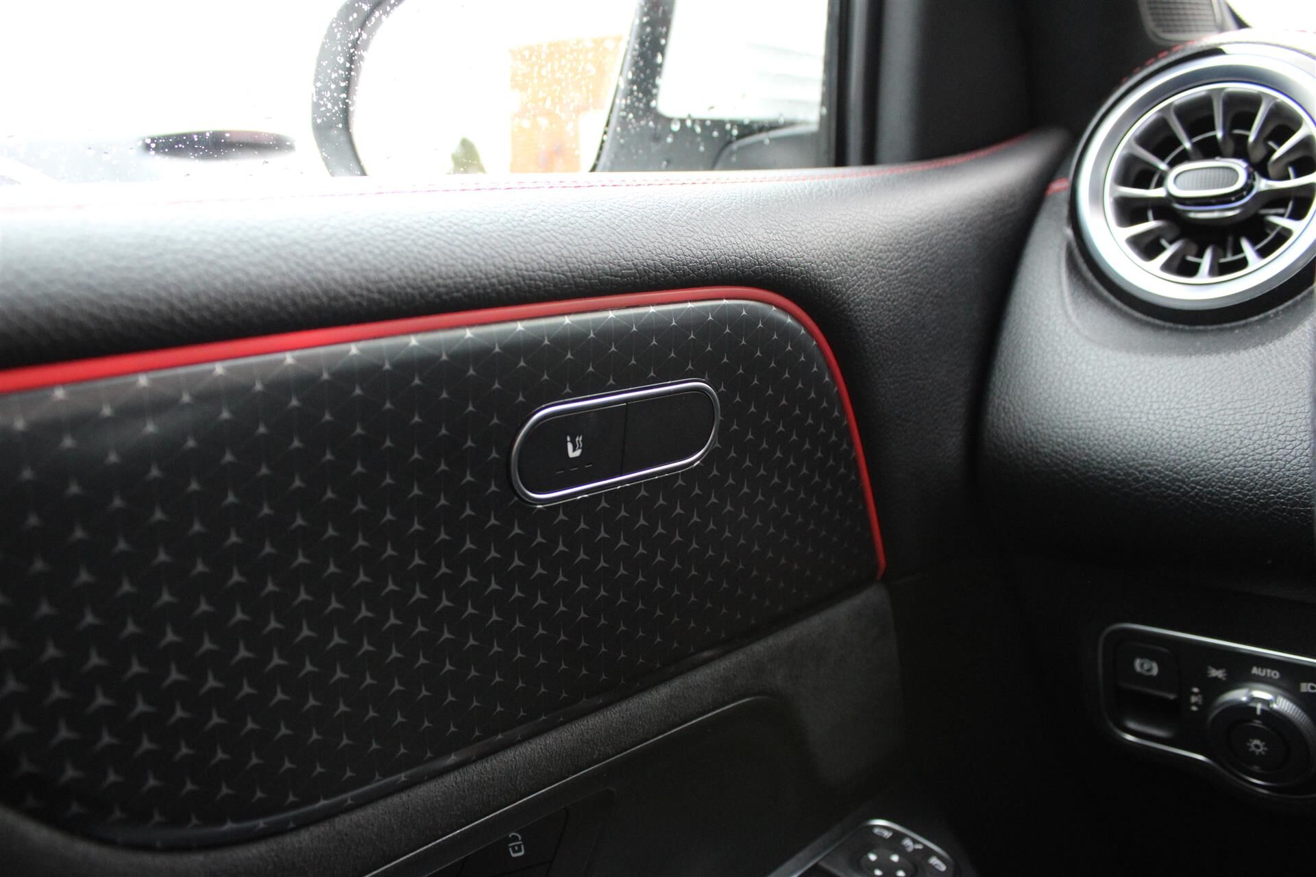 Billede af Mercedes-Benz EQB 350 7 pers. EL AMG Line 4Matic 292HK 5d Aut.