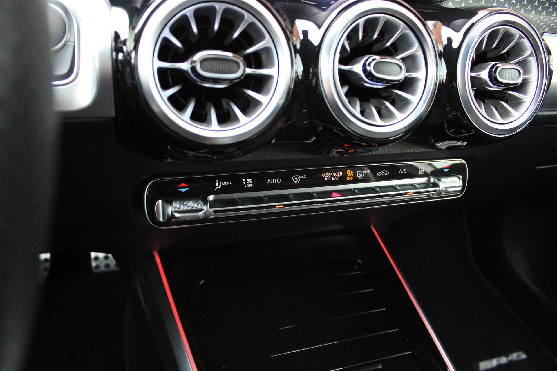 Billede af Mercedes-Benz EQB 350 7 pers. EL AMG Line 4Matic 292HK 5d Aut.