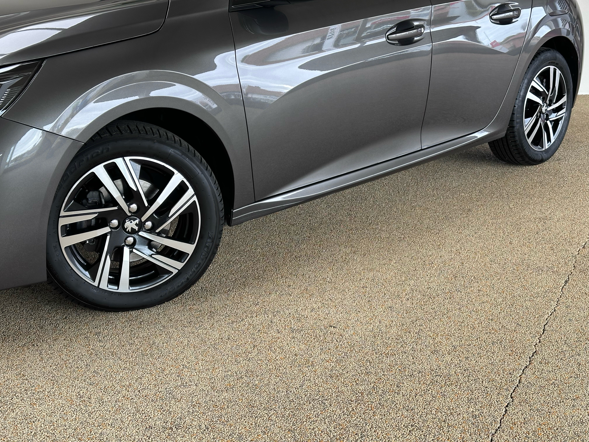 Billede af Peugeot 208 1,2 PureTech Allure Tour 100HK 5d 6g