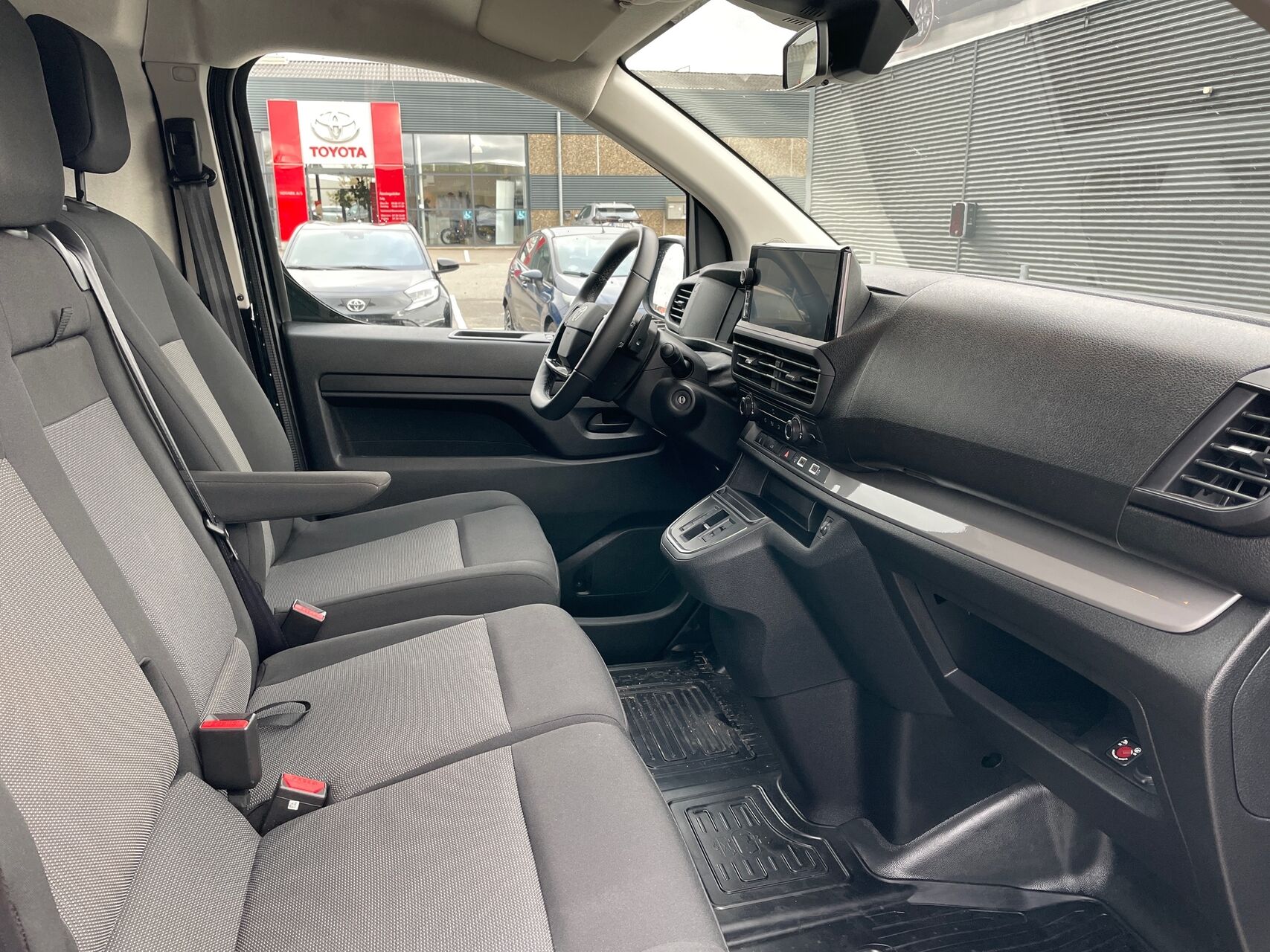 Billede af Toyota Proace Long 2,0 D Comfort Master To skydedør 144HK Van 8g Aut.