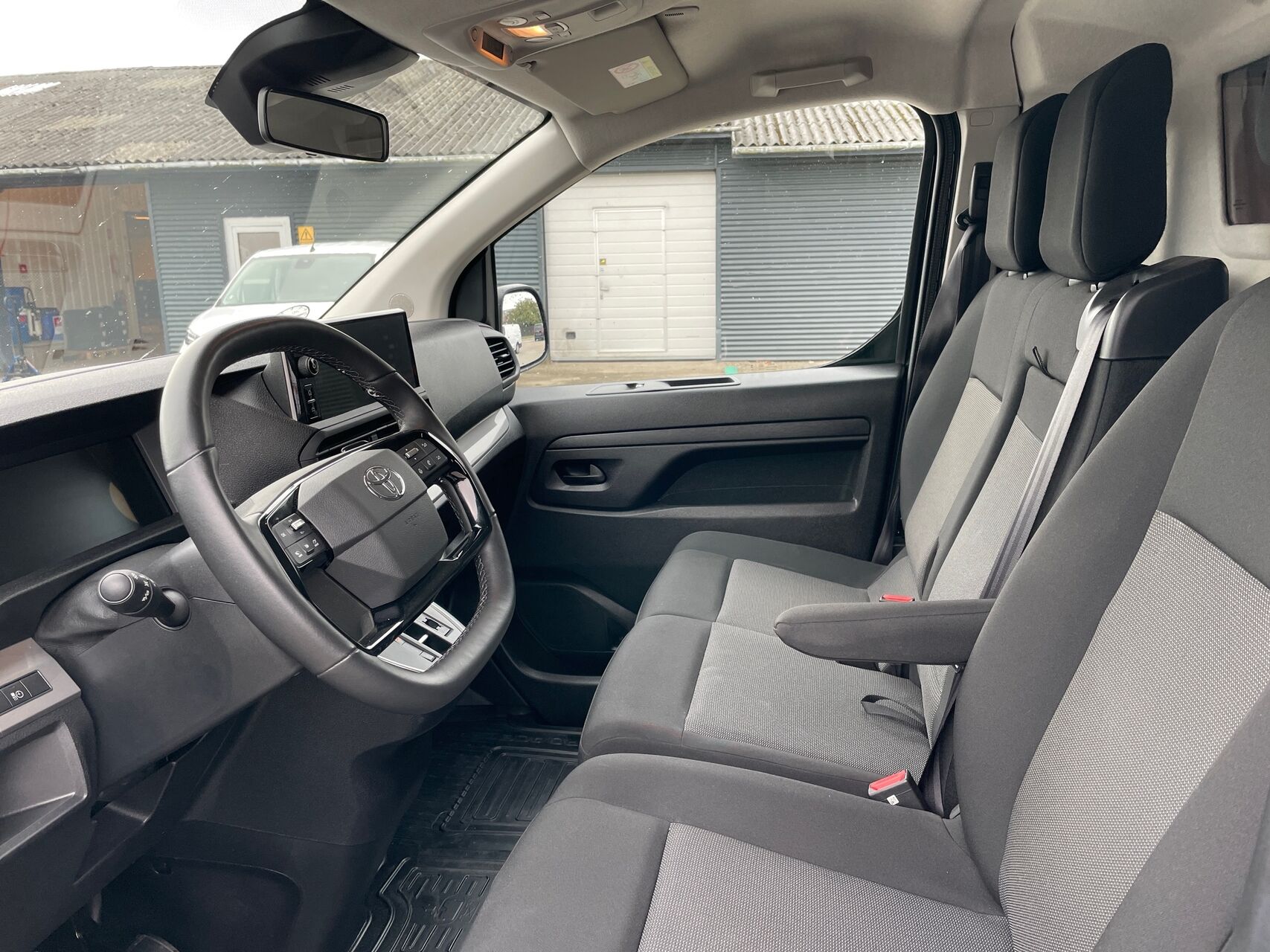 Billede af Toyota Proace Long 2,0 D Comfort Master To skydedør 144HK Van 8g Aut.