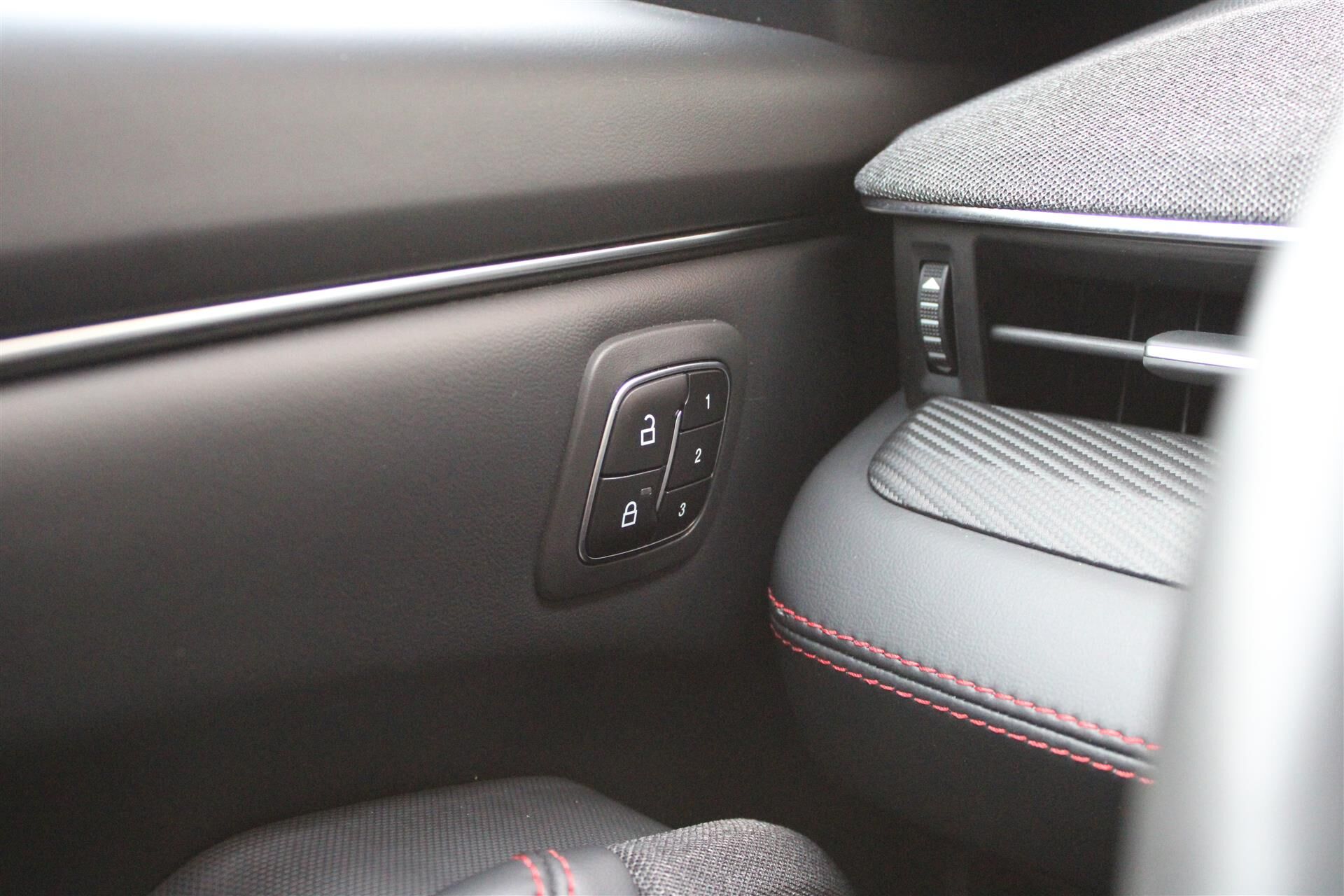 Billede af Ford Mustang Mach-E EL SR Premium AWD 269HK 5d Aut.