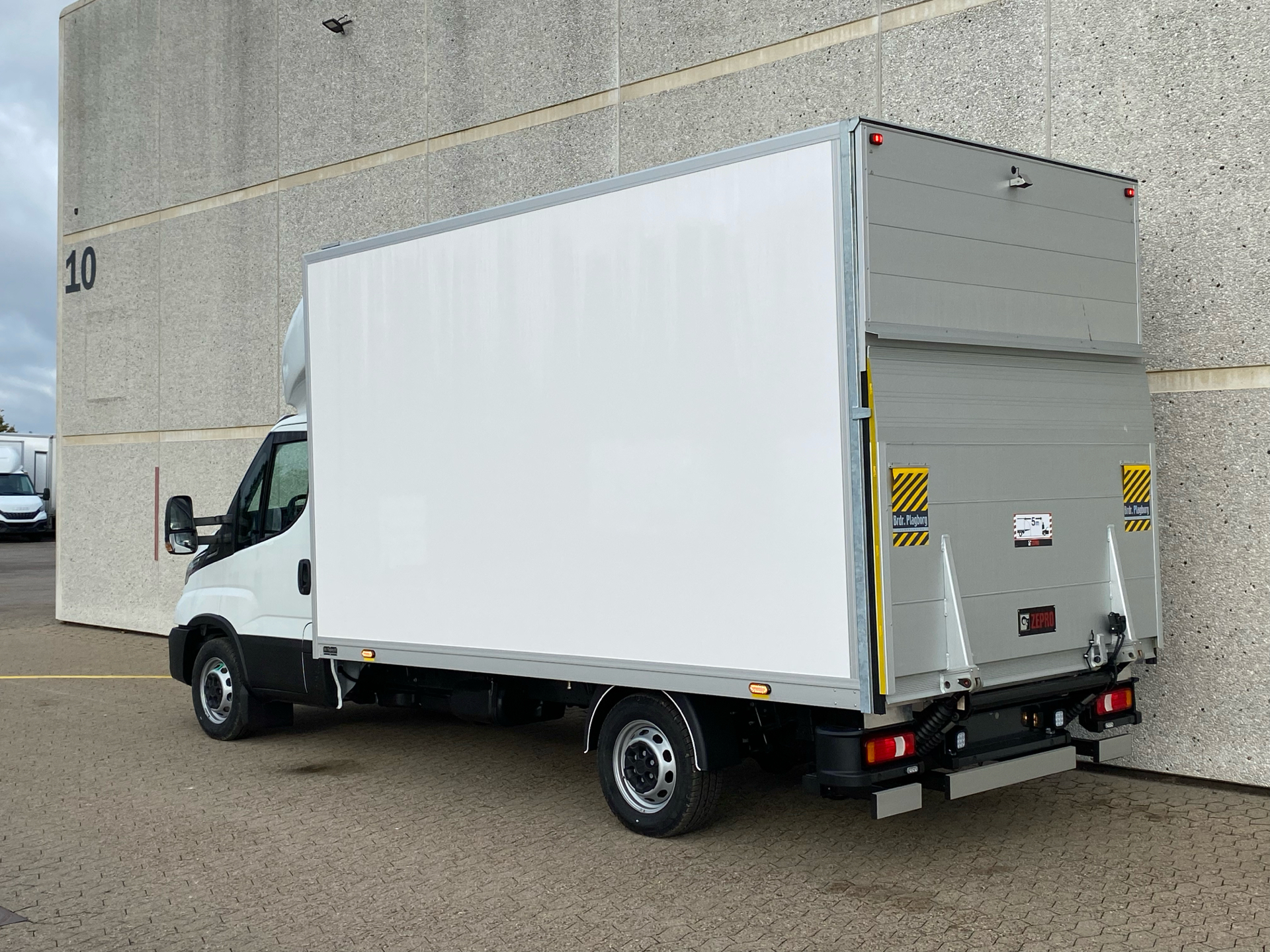 Billede af Iveco Daily 35S18 4100mm 3,0 D 180HK Ladv./Chas. 8g Aut.