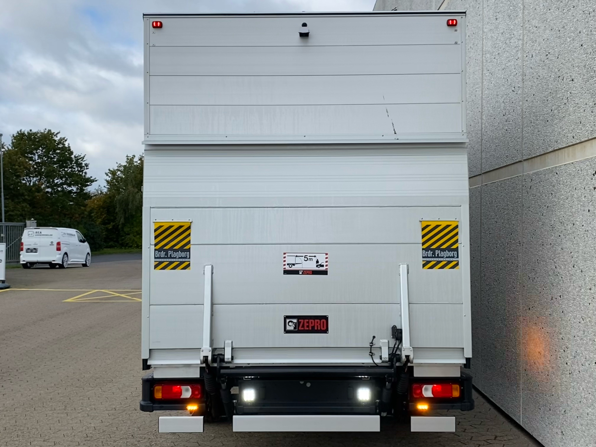 Billede af Iveco Daily 35S18 4100mm 3,0 D 180HK Ladv./Chas. 8g Aut.