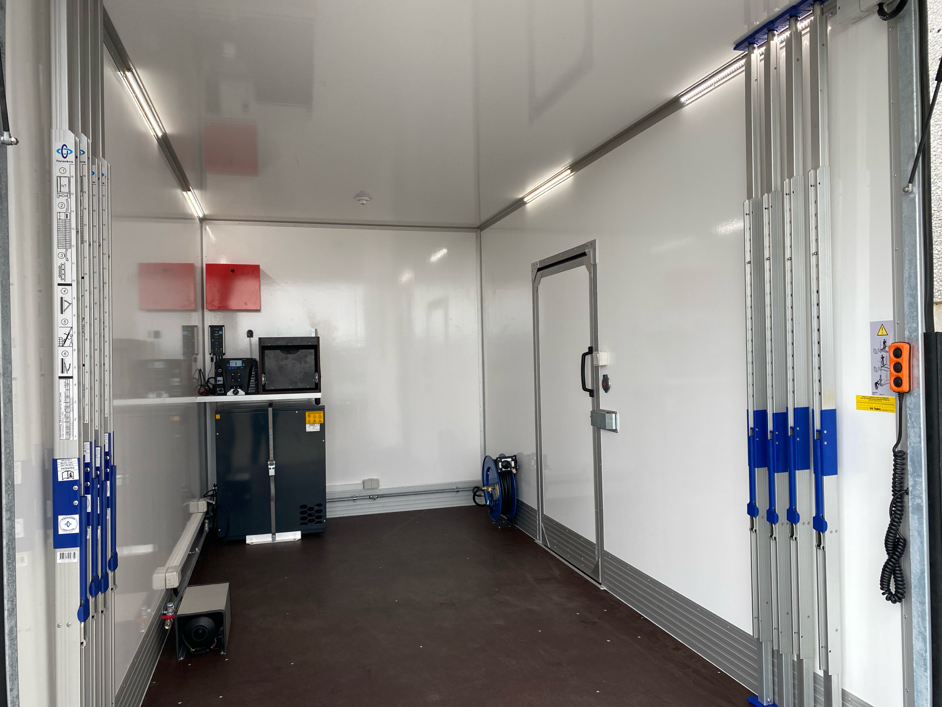 Billede af Iveco Daily 35S18 4100mm 3,0 D 180HK Ladv./Chas. 8g Aut.