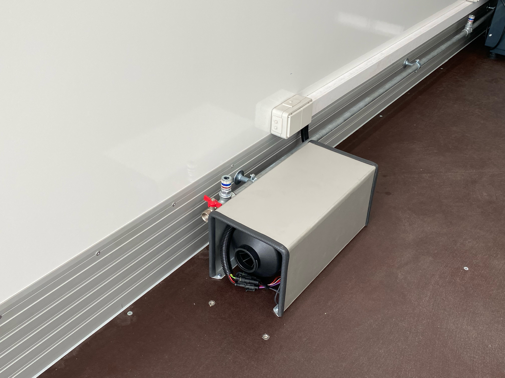 Billede af Iveco Daily 35S18 4100mm 3,0 D 180HK Ladv./Chas. 8g Aut.