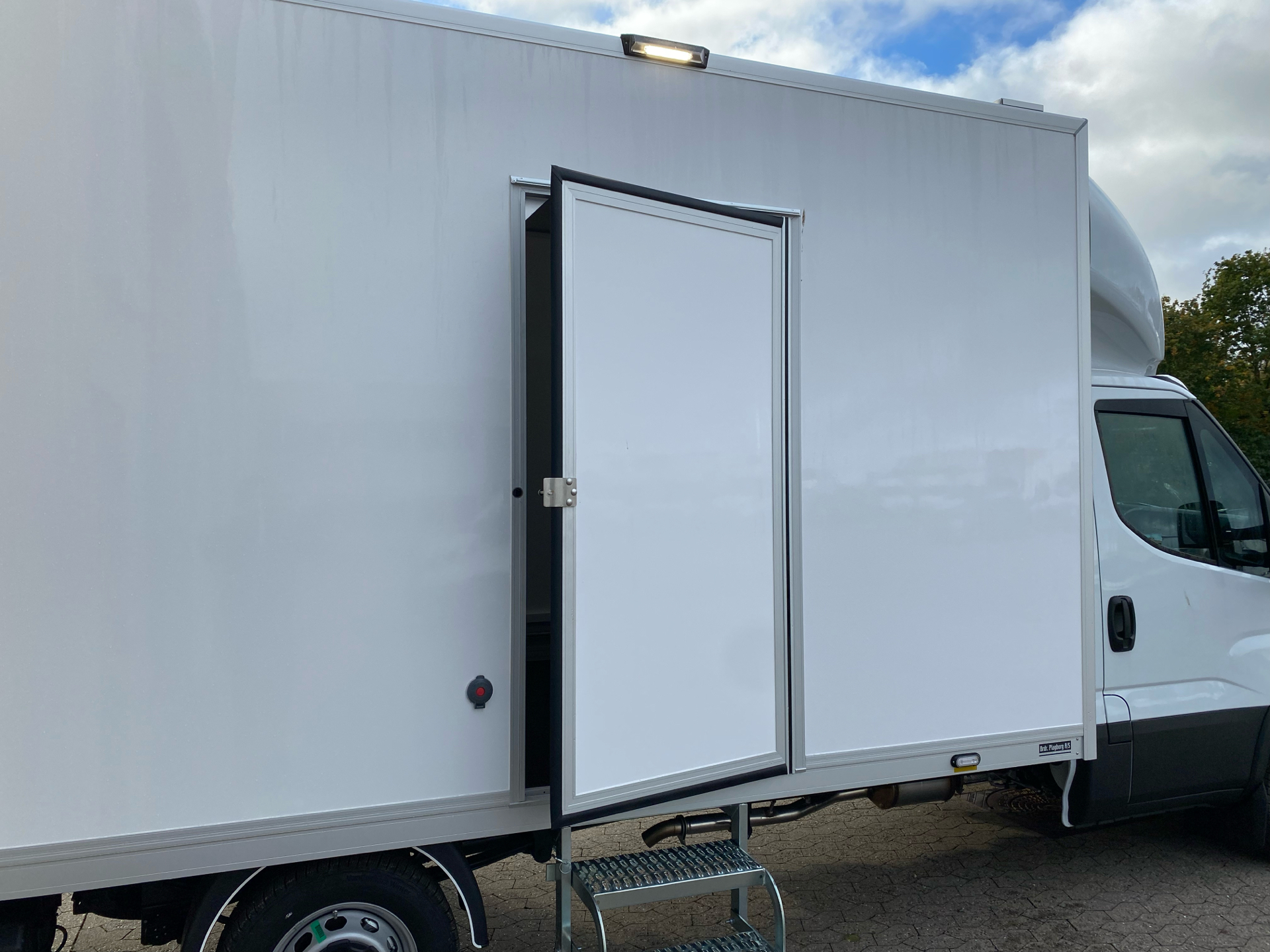 Billede af Iveco Daily 35S18 4100mm 3,0 D 180HK Ladv./Chas. 8g Aut.