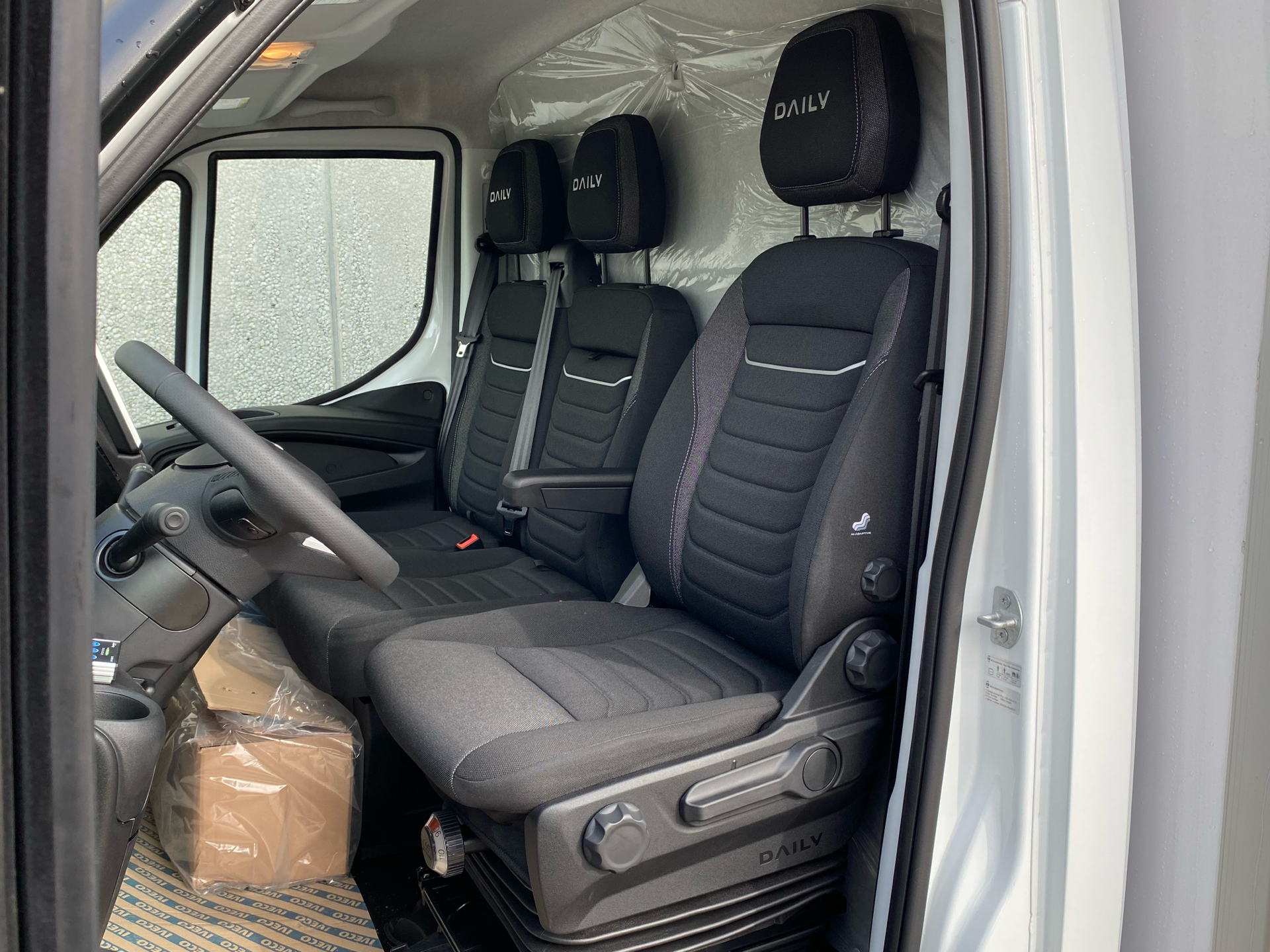 Billede af Iveco Daily 35S18 4100mm 3,0 D 180HK Ladv./Chas. 8g Aut.