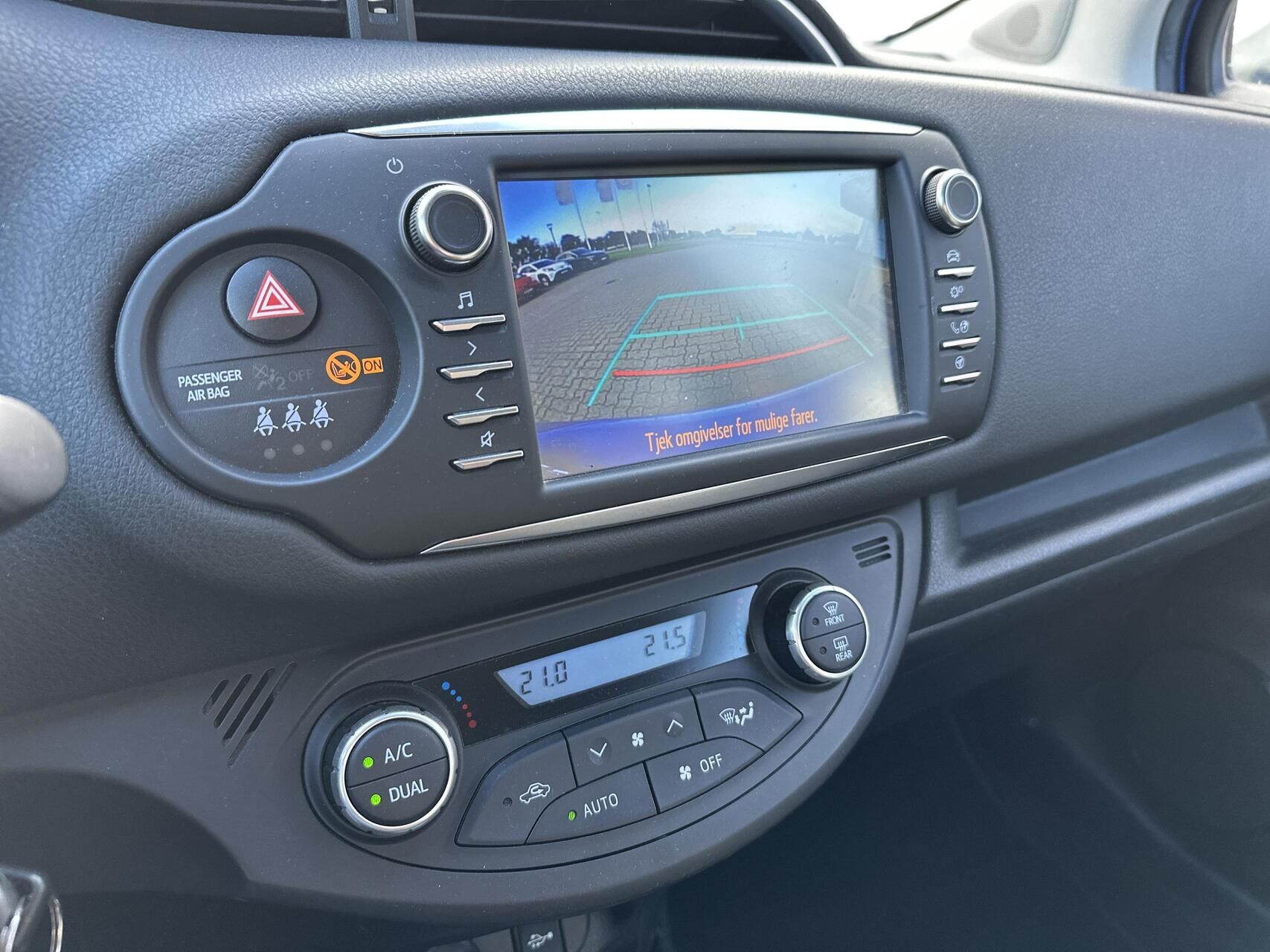 Billede af Toyota Yaris 1,5 Hybrid H2 Premium E-CVT 100HK 5d Trinl. Gear