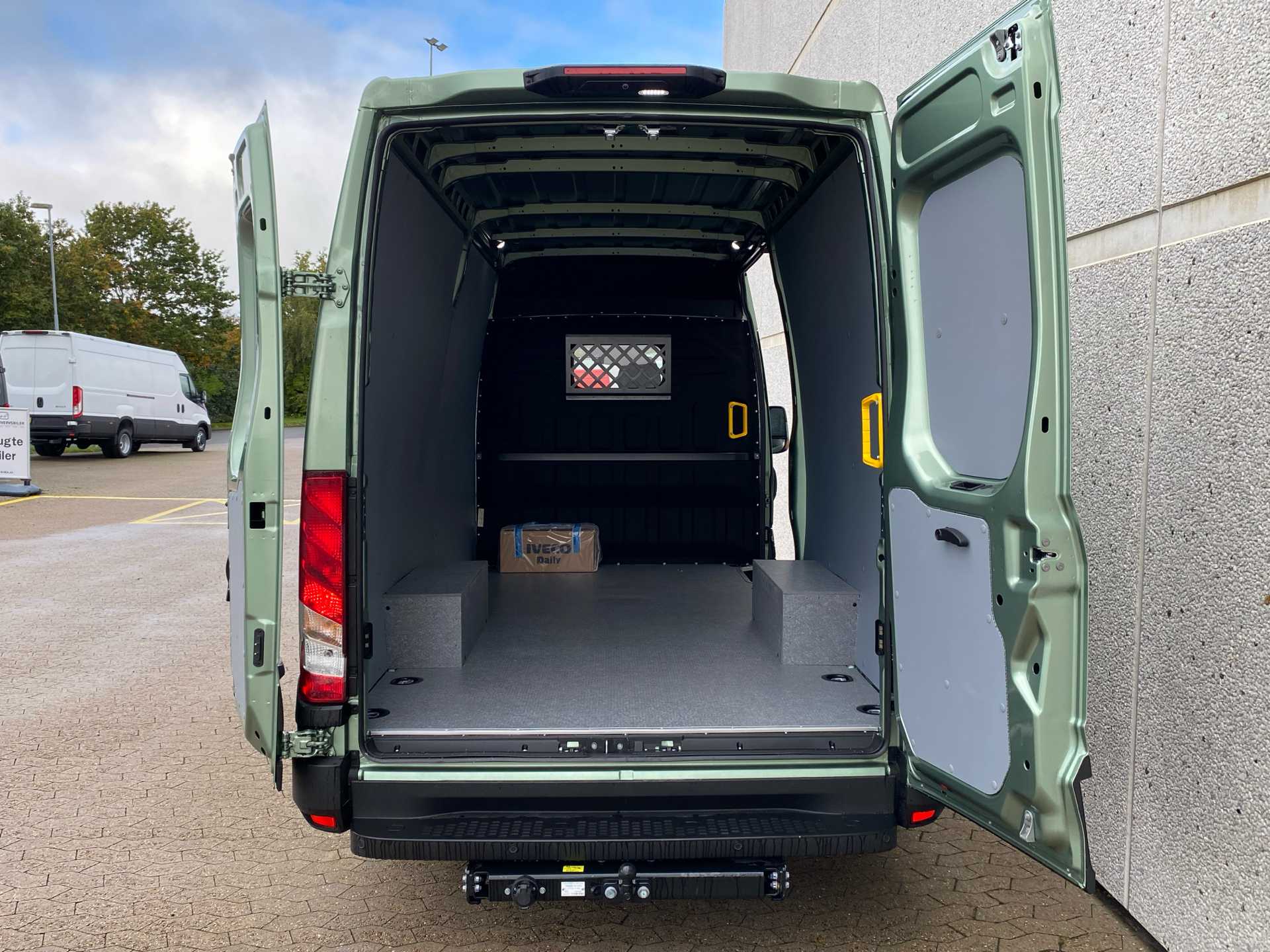 Billede af Iveco Daily 35S21 12m3 3,0 D Forza Hi-Matic 210HK Van 8g Aut.