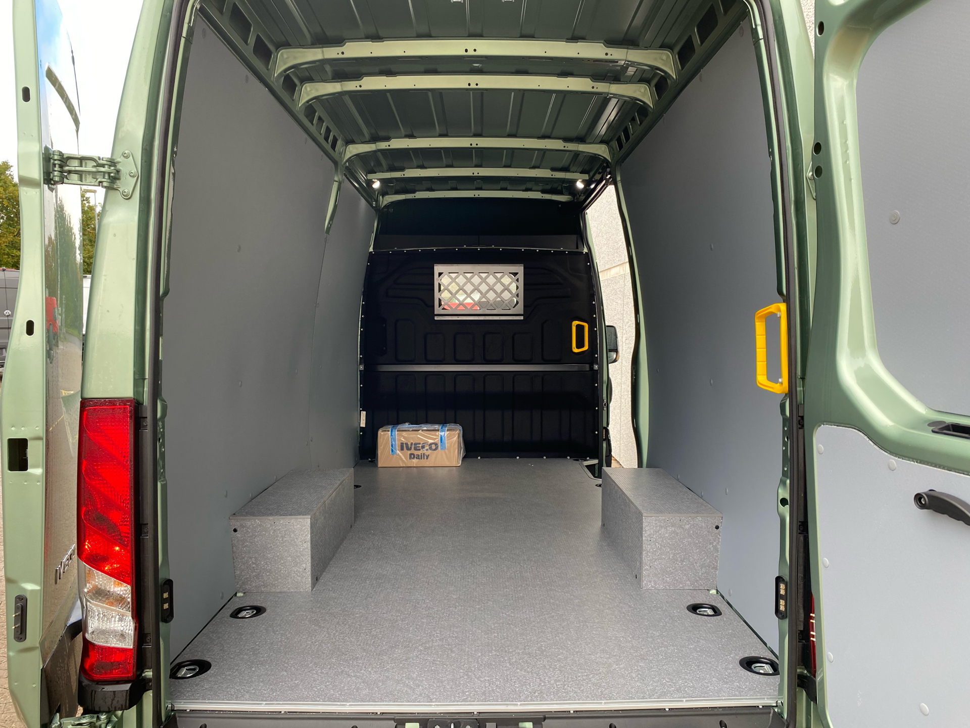 Billede af Iveco Daily 35S21 12m3 3,0 D Forza Hi-Matic 210HK Van 8g Aut.