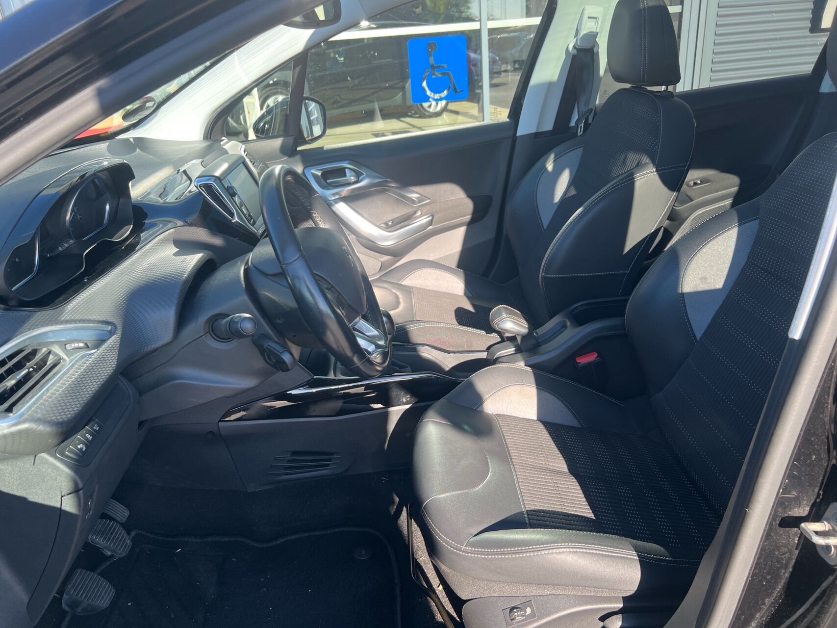 Billede af Peugeot 2008 1,6 BlueHDi Desire Sky 100HK