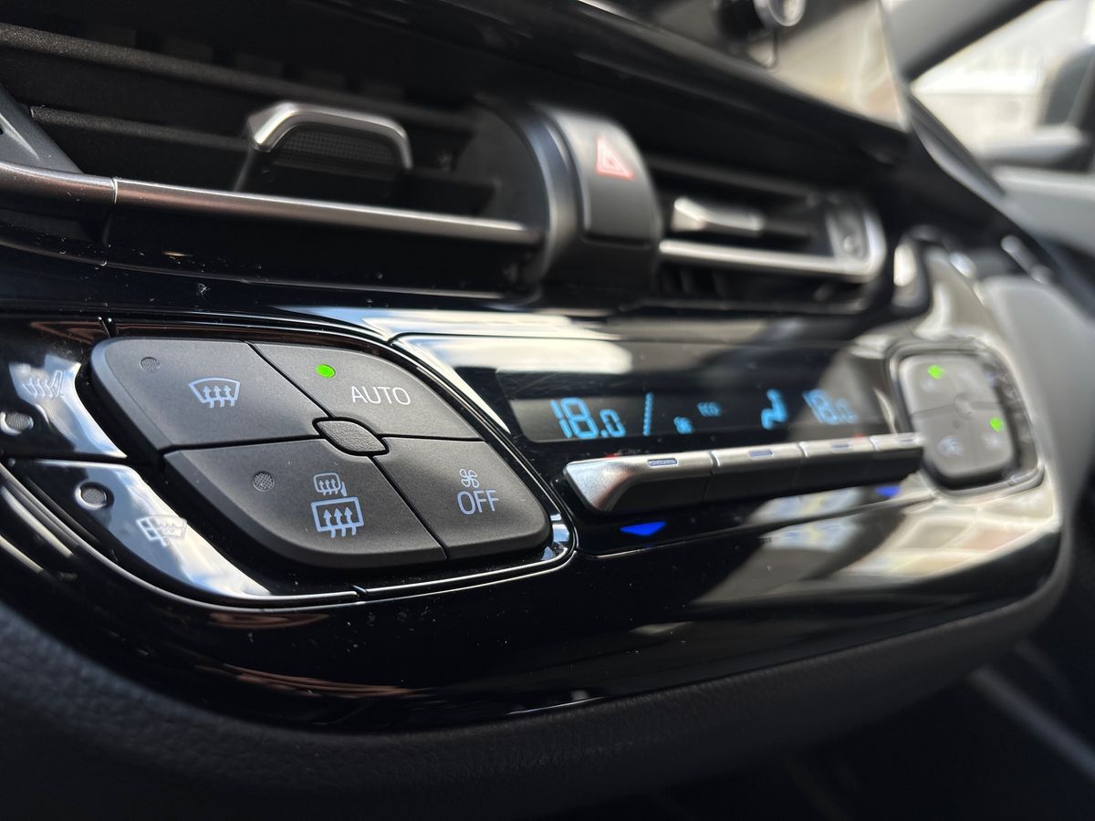 Billede af Toyota C-HR 1,8 Hybrid C-LUB Smart Multidrive S 122HK 5d Aut.