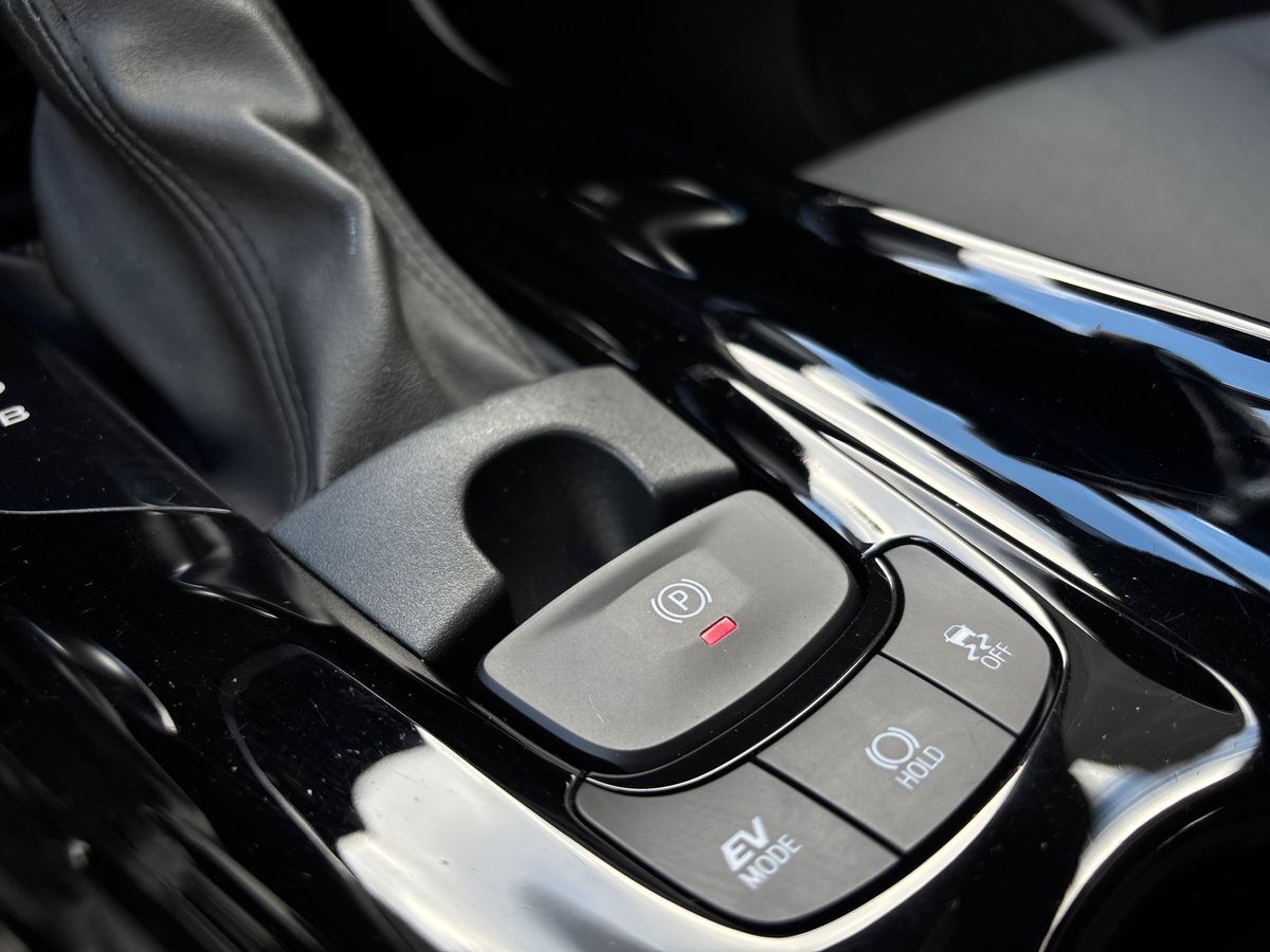 Billede af Toyota C-HR 1,8 Hybrid C-LUB Smart Multidrive S 122HK 5d Aut.