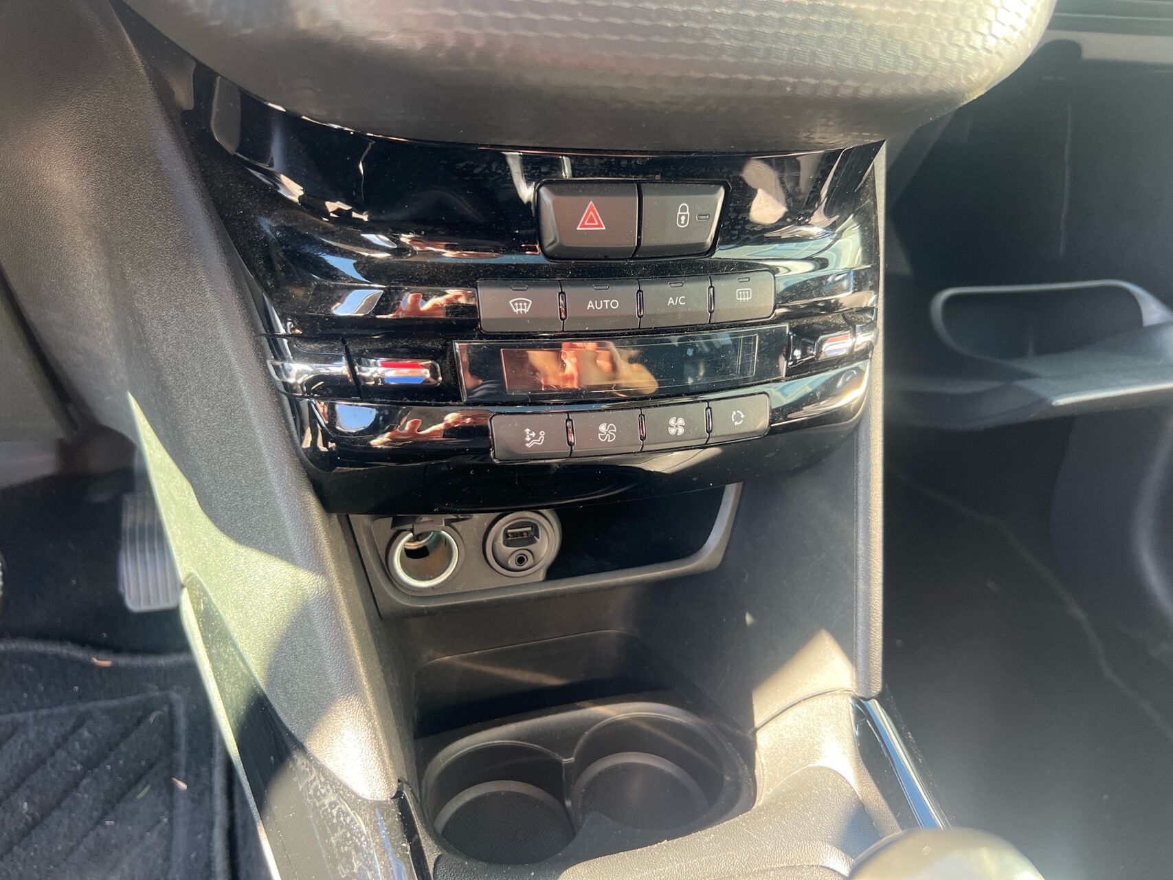 Billede af Peugeot 2008 1,6 BlueHDi Desire Sky 100HK