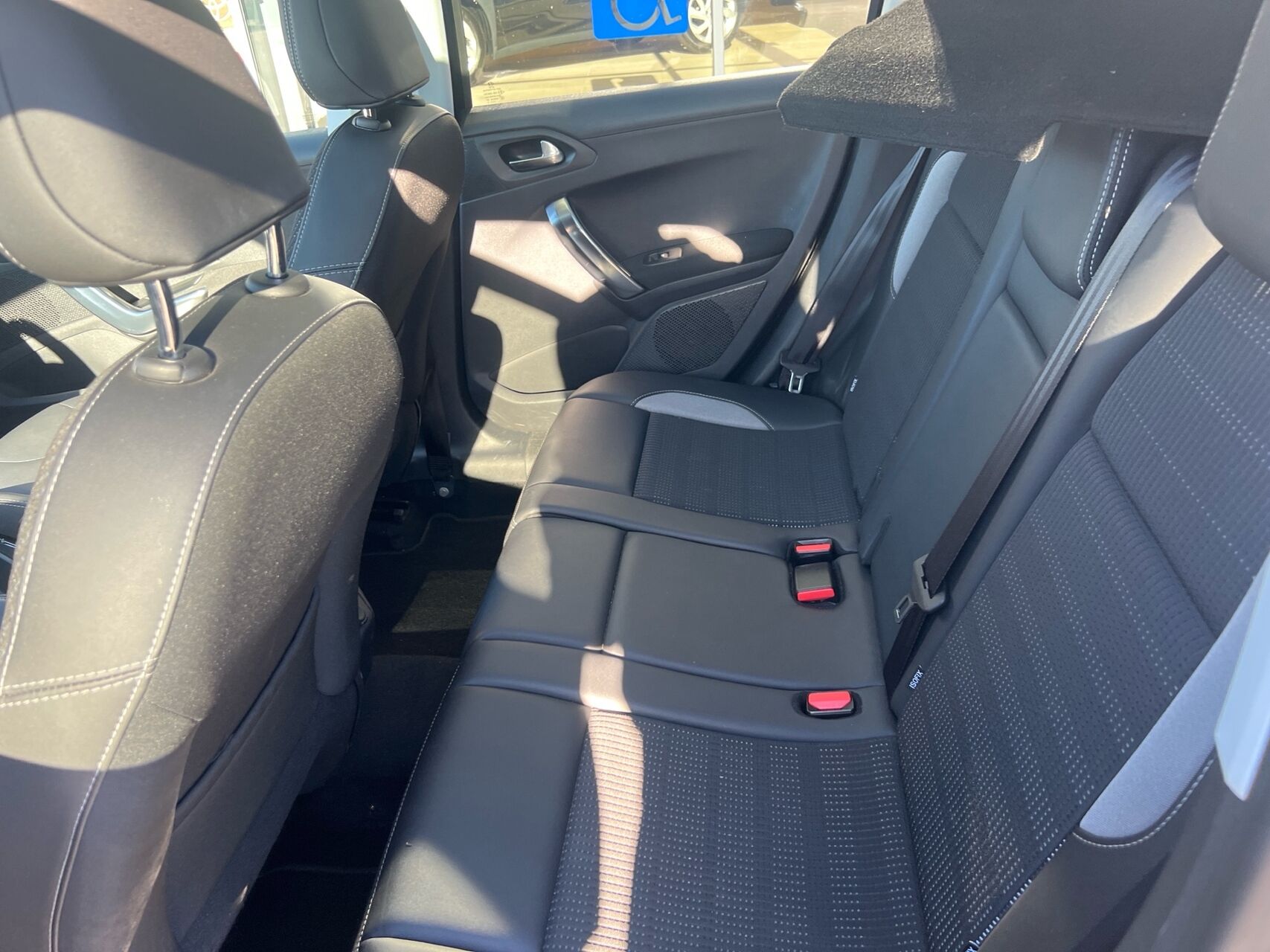 Billede af Peugeot 2008 1,6 BlueHDi Desire Sky 100HK