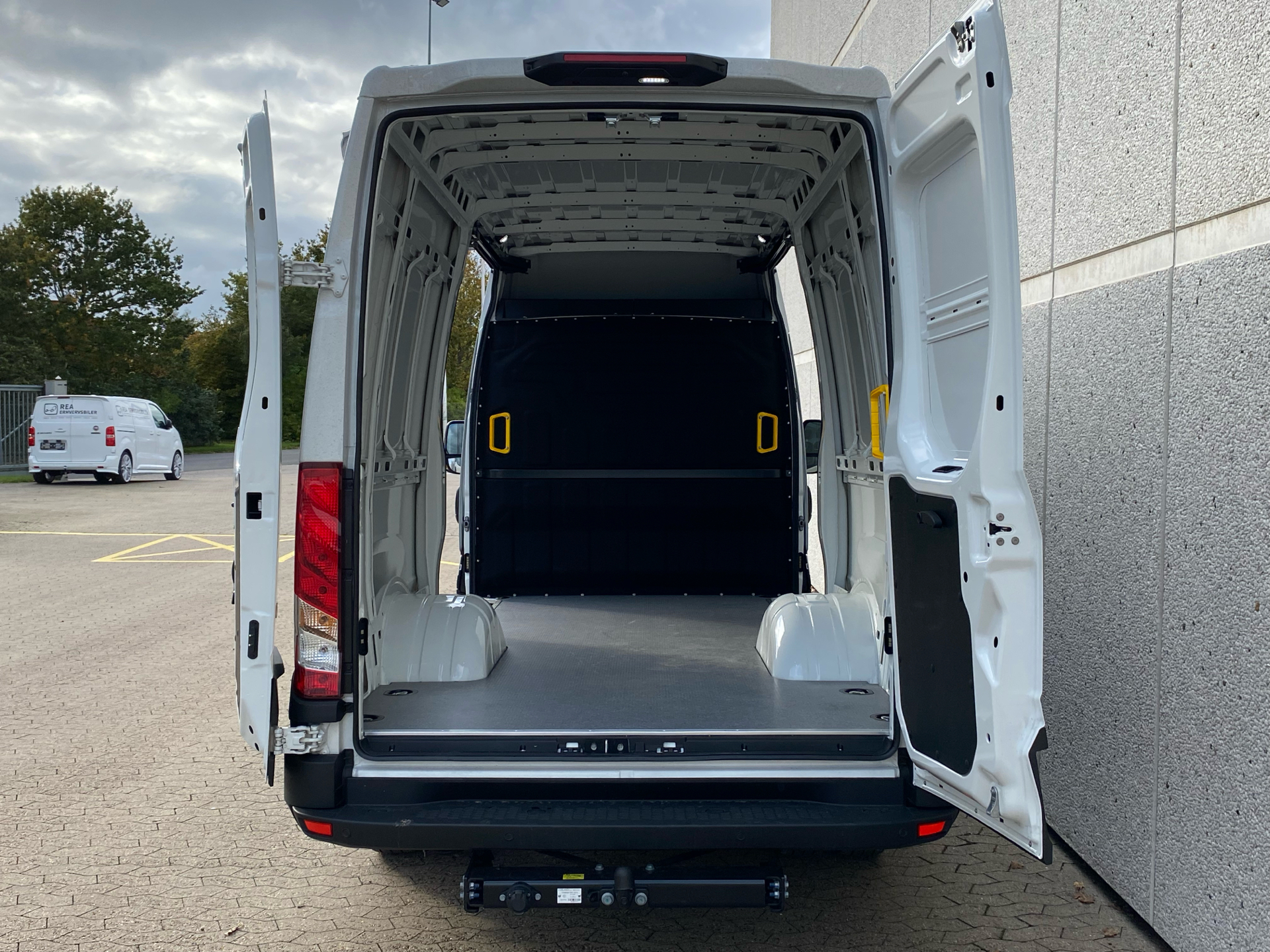 Billede af Iveco Daily 35C18 12m3 3,0 D Hi-Matic 180HK Van 8g Aut.