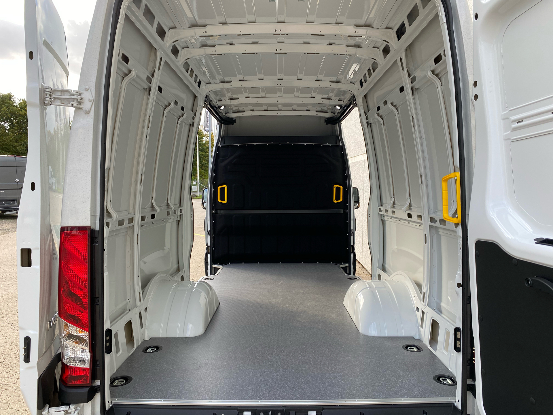 Billede af Iveco Daily 35C18 12m3 3,0 D Hi-Matic 180HK Van 8g Aut.