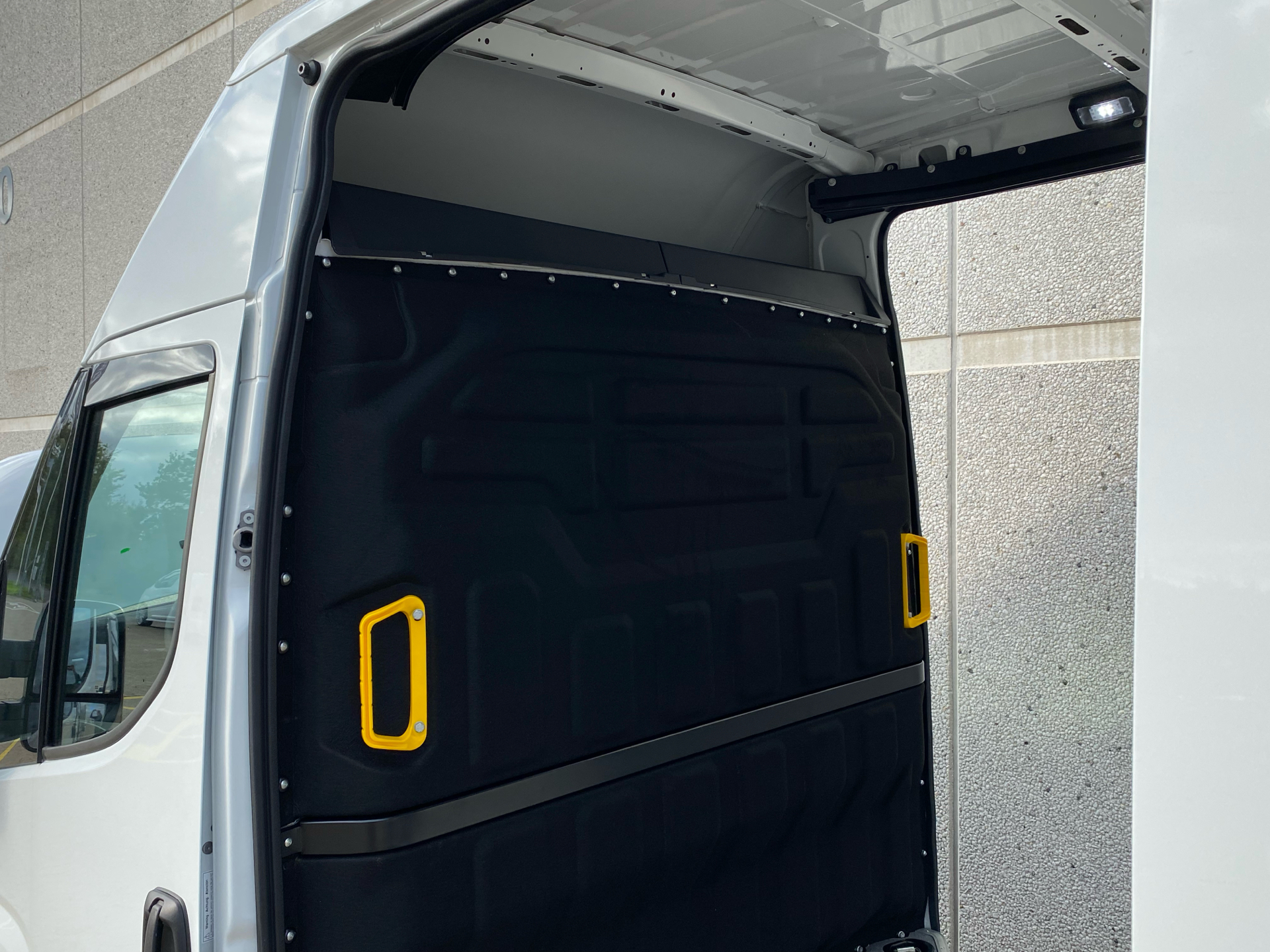 Billede af Iveco Daily 35C18 12m3 3,0 D Hi-Matic 180HK Van 8g Aut.