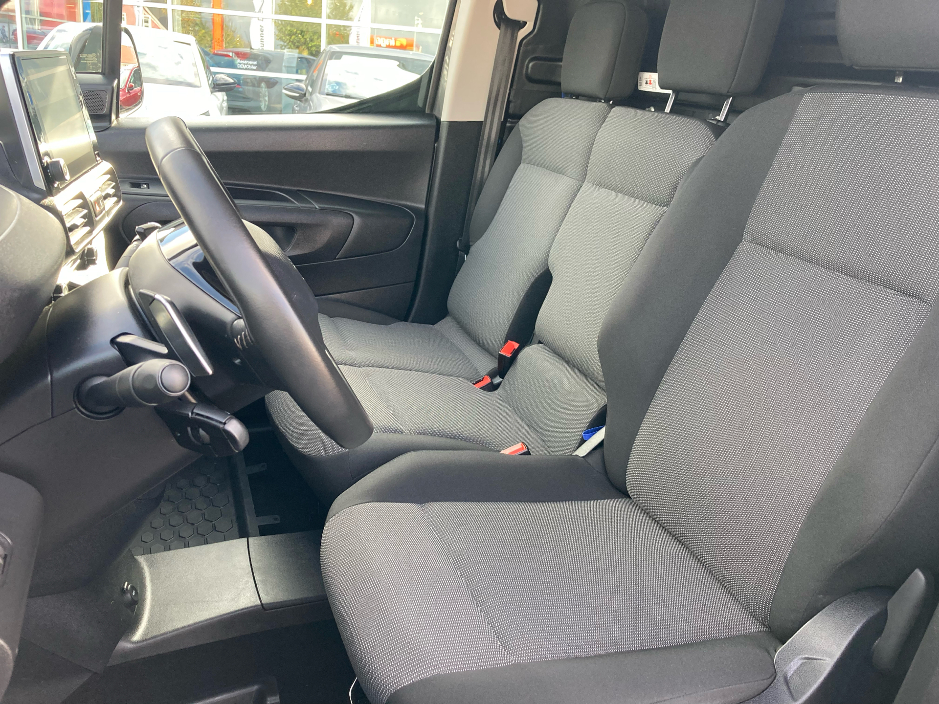 Billede af Peugeot Partner L2 V2 1,5 BlueHDi Plus EAT8 130HK Van 8g Aut.