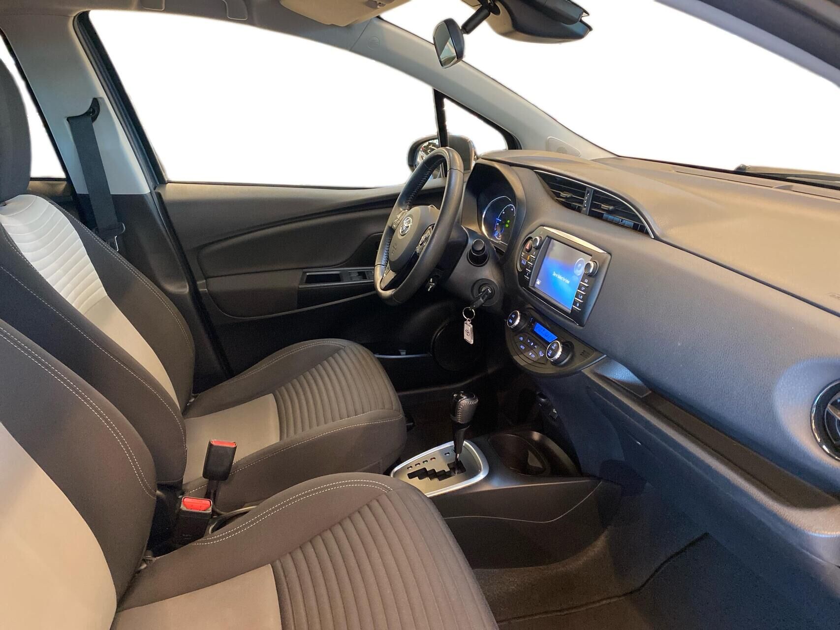 Billede af Toyota Yaris 1,5 Hybrid H2 Premium E-CVT 100HK 5d Trinl. Gear