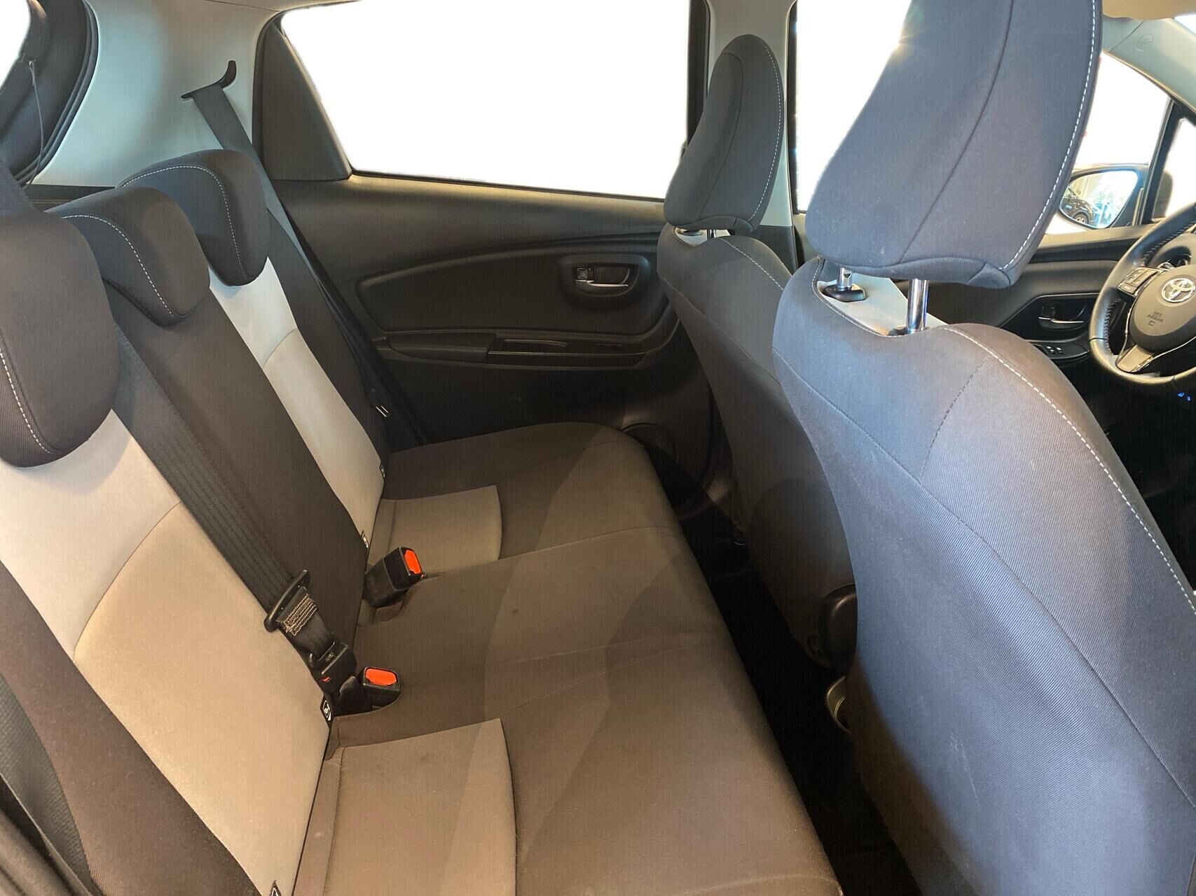 Billede af Toyota Yaris 1,5 Hybrid H2 Premium E-CVT 100HK 5d Trinl. Gear