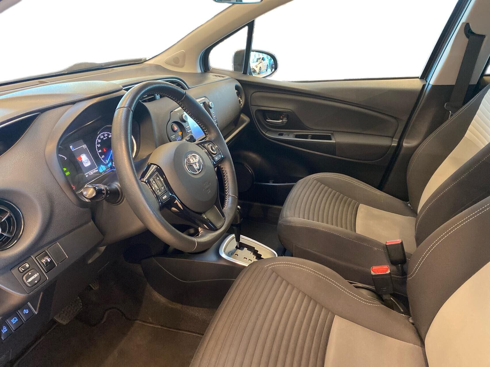 Billede af Toyota Yaris 1,5 Hybrid H2 Premium E-CVT 100HK 5d Trinl. Gear