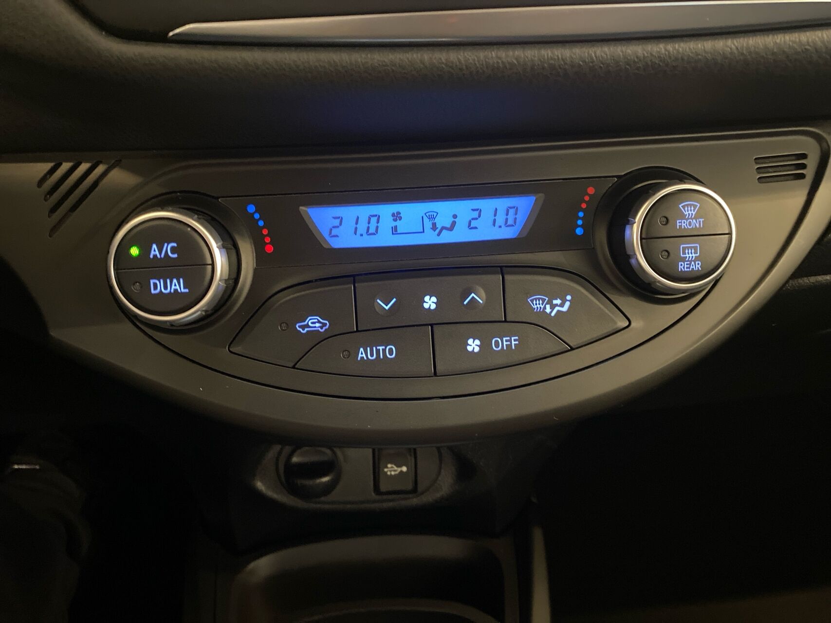 Billede af Toyota Yaris 1,5 Hybrid H2 Premium E-CVT 100HK 5d Trinl. Gear