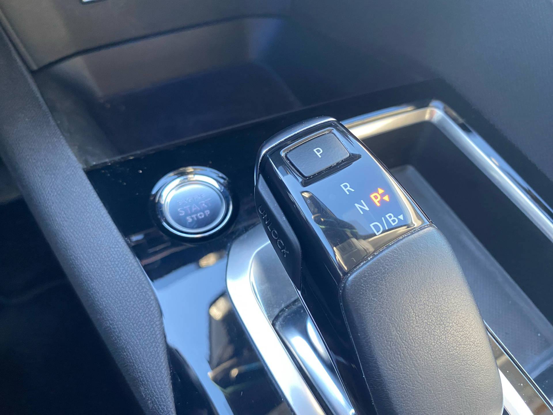 Billede af Peugeot 3008 1,6 PureTech  Plugin-hybrid First Selection EAT8 225HK 5d 8g Aut.