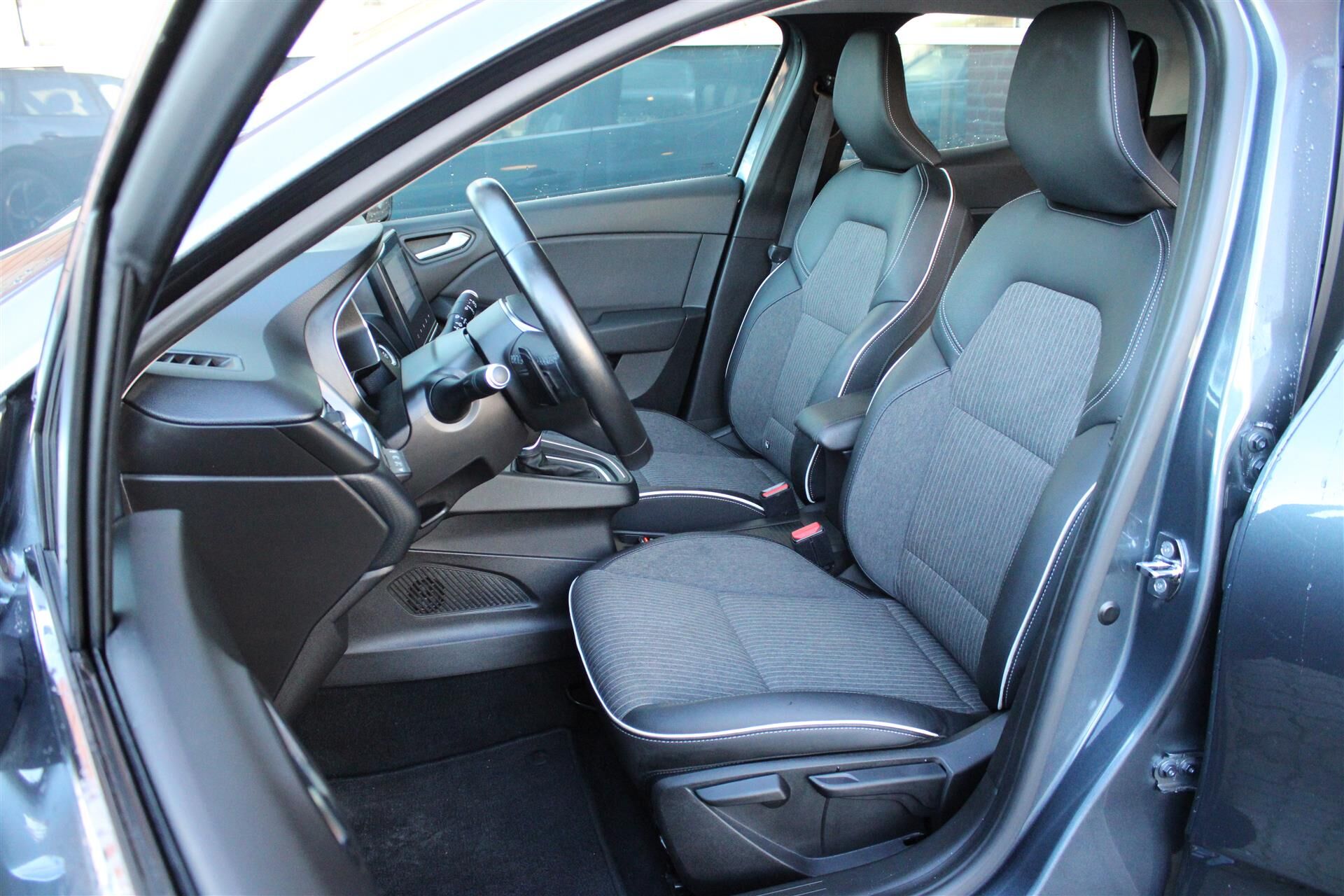 Billede af Renault Clio 1,3 TCE Intens EDC 130HK 5d 7g Aut.