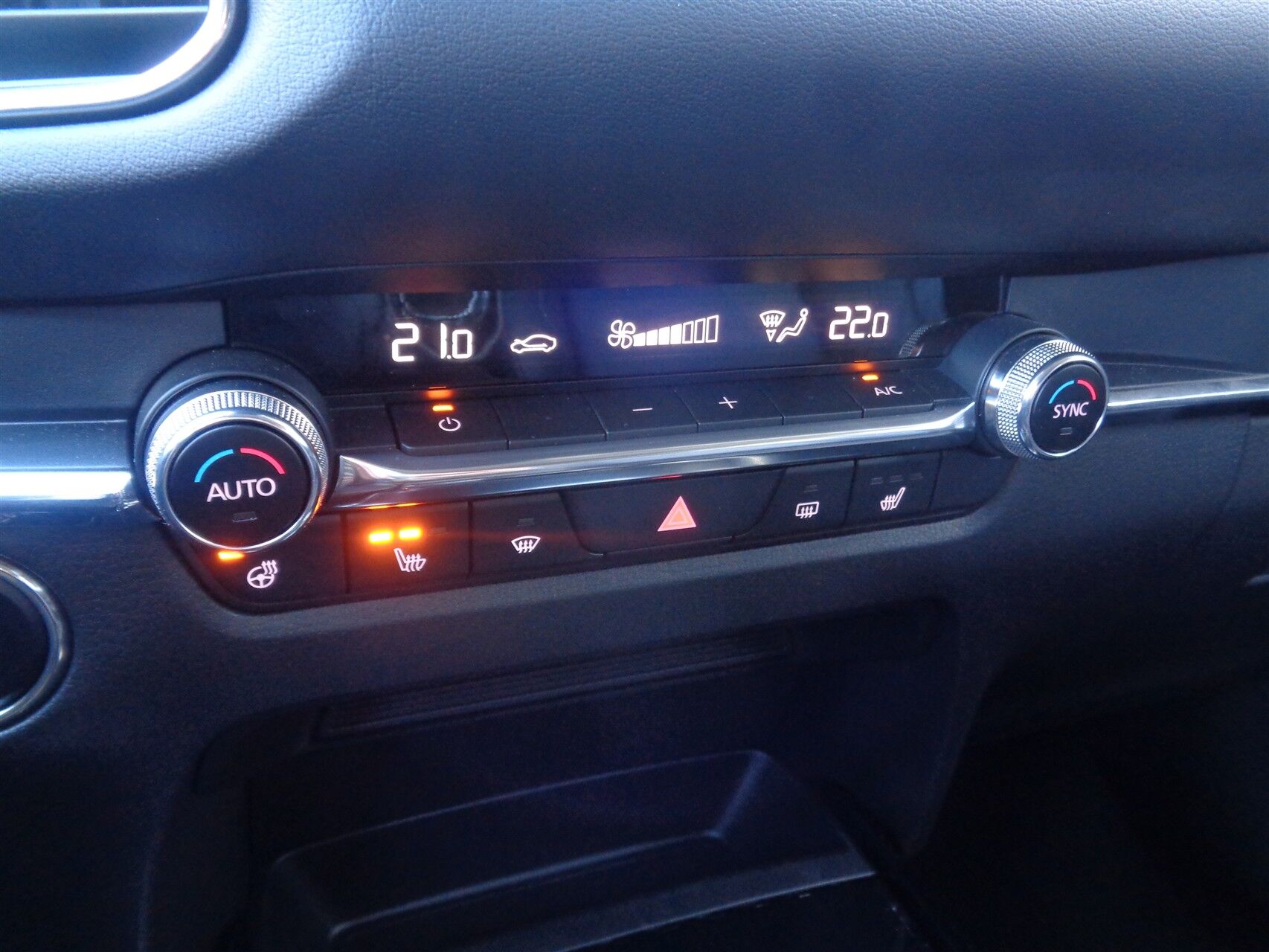 Billede af Mazda CX-30 2,0 Skyactiv-X  Mild hybrid Cosmo m. Technology Pack 4x4 186HK 5d 6g Aut.