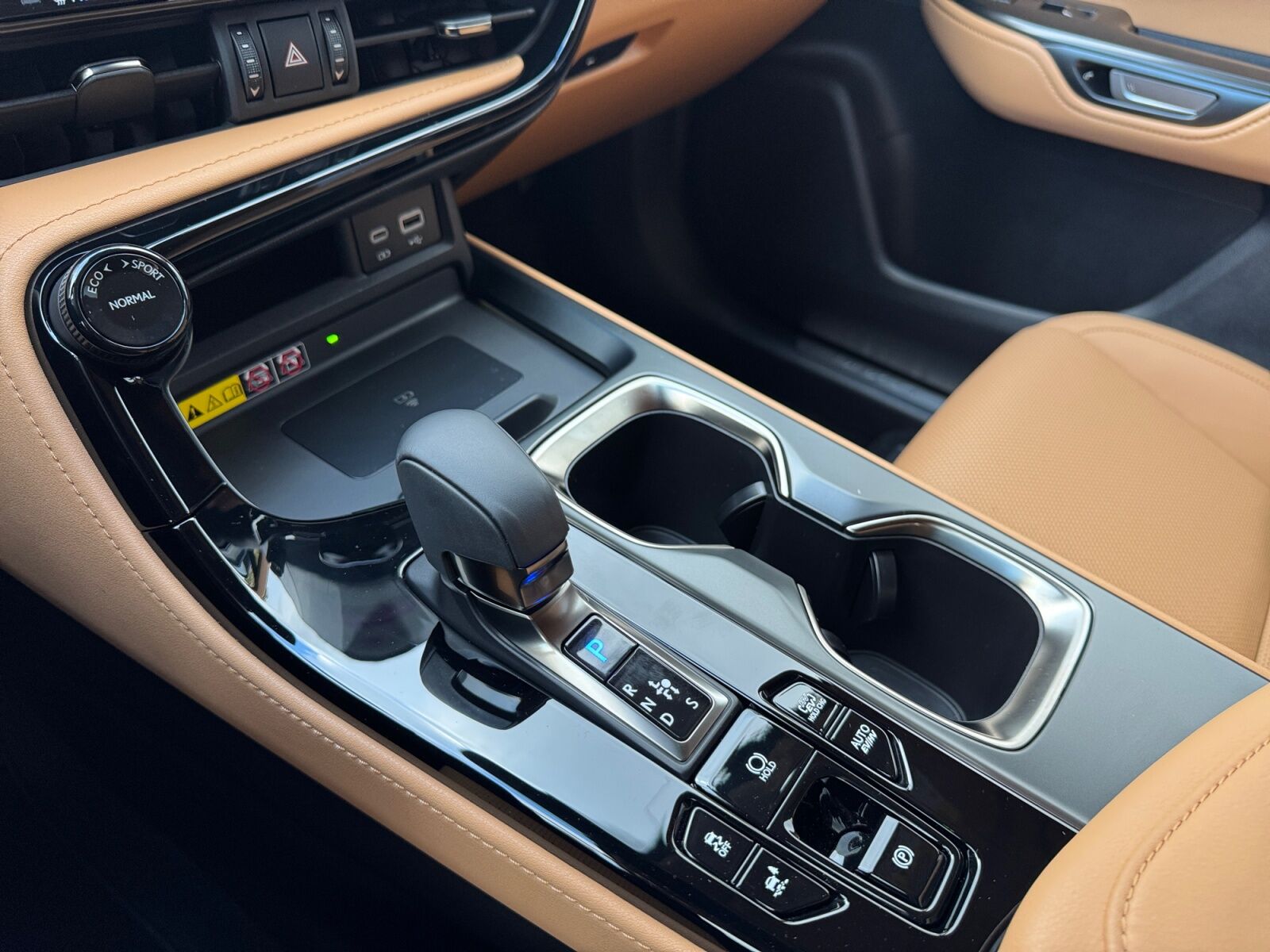 Billede af Lexus NX 450h+ 2,5 Plugin-hybrid Business Plus 4WD 309HK 5d Trinl. Gear