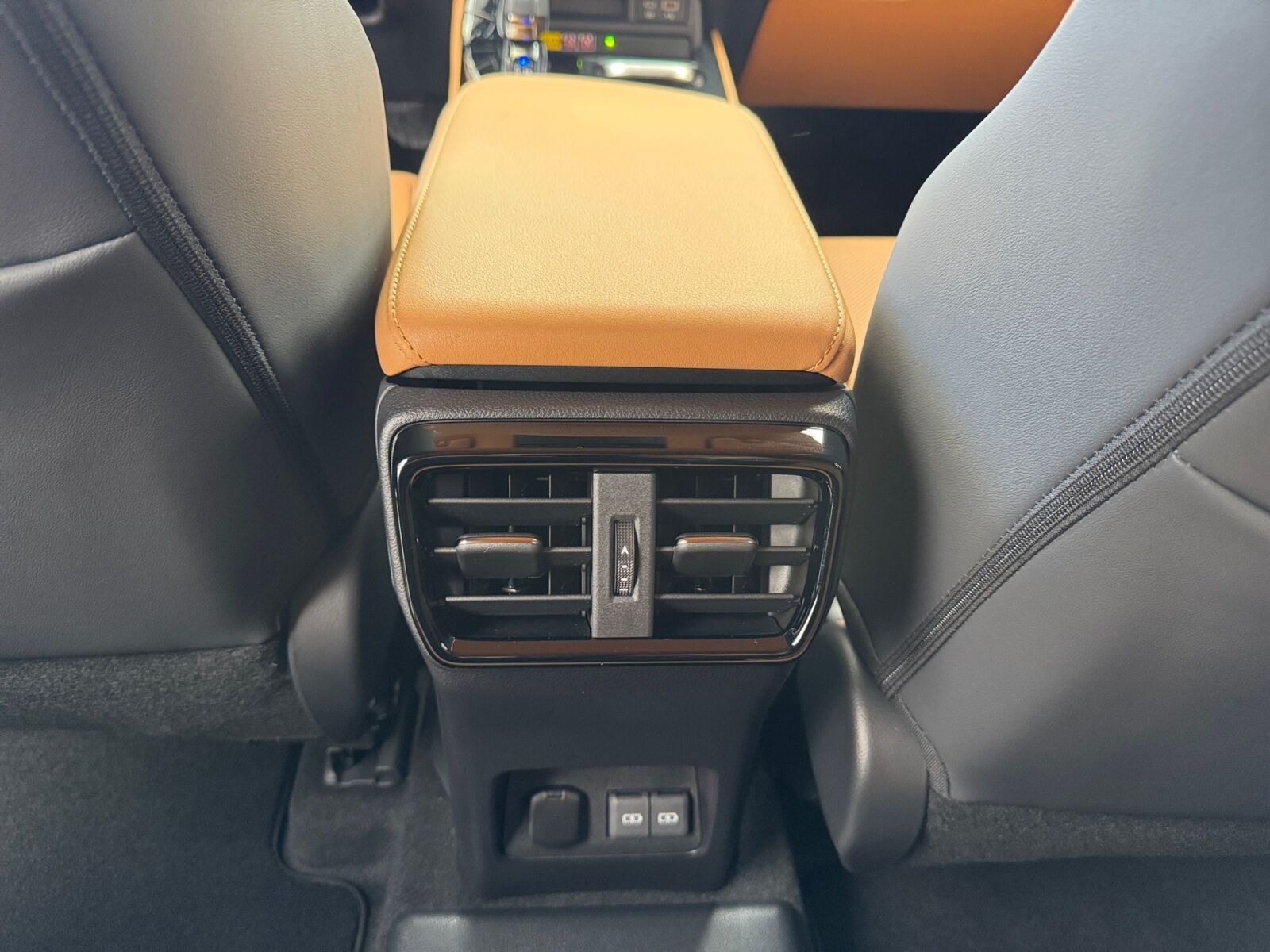 Billede af Lexus NX 450h+ 2,5 Plugin-hybrid Business Plus 4WD 309HK 5d Trinl. Gear