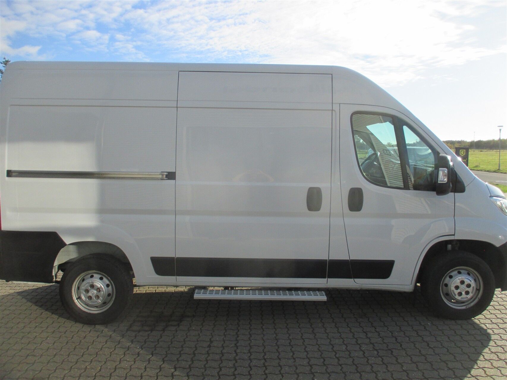 Billede af Citroën Jumper 33 L2H2 2,2 Blue HDi Flexline 140HK Van