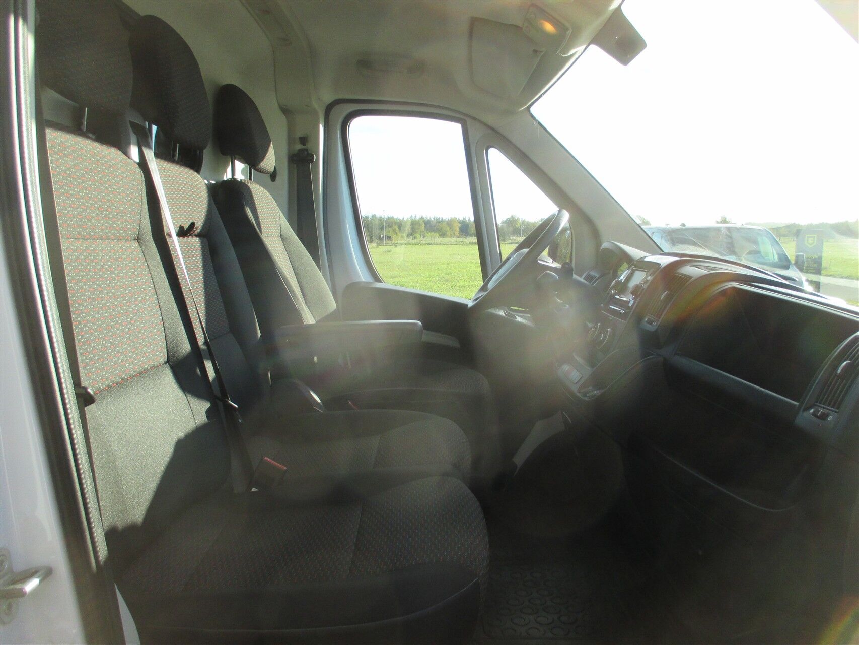 Billede af Citroën Jumper 33 L2H2 2,2 Blue HDi Flexline 140HK Van