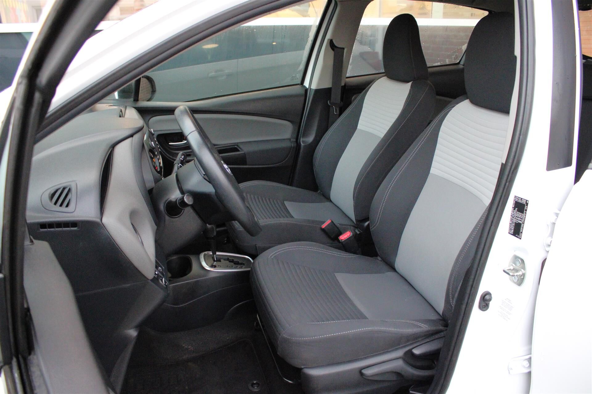 Billede af Toyota Yaris 1,5 Hybrid H2 E-CVT 100HK 5d Trinl. Gear