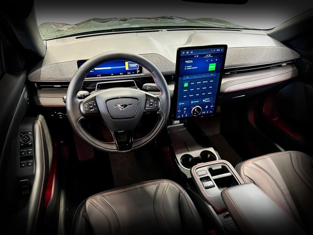 Billede af Ford Mustang Mach-E EL UR Premium AWD 375HK 5d Aut.