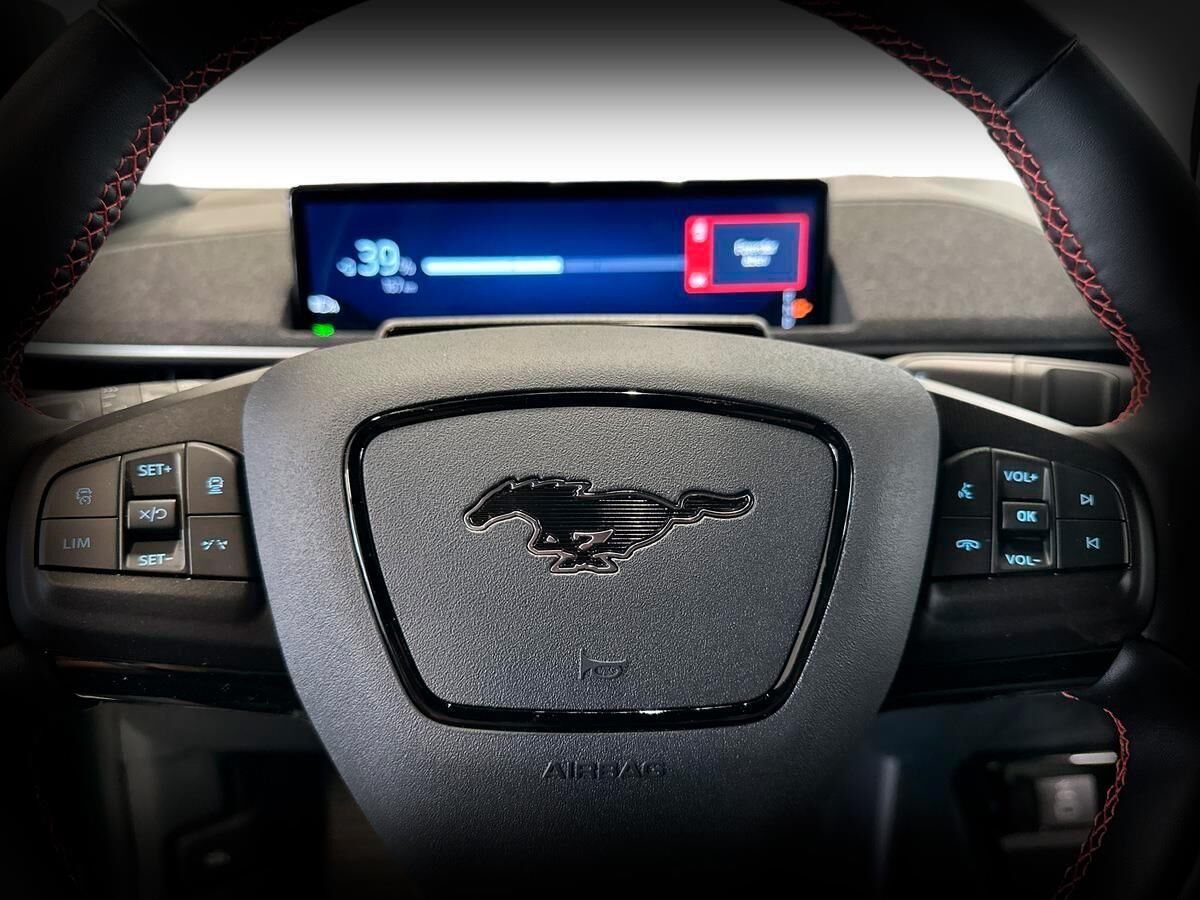 Billede af Ford Mustang Mach-E EL UR Premium AWD 375HK 5d Aut.