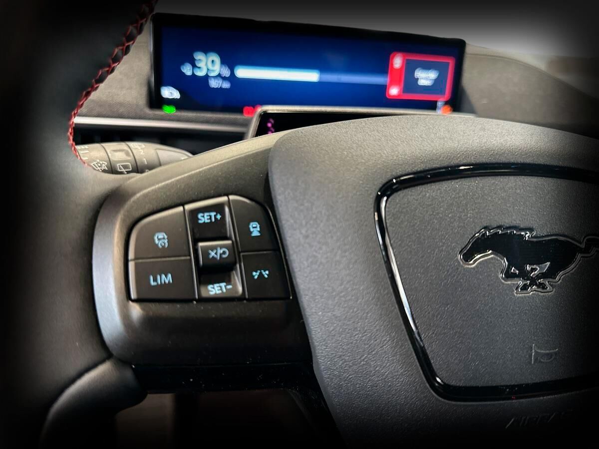 Billede af Ford Mustang Mach-E EL UR Premium AWD 375HK 5d Aut.