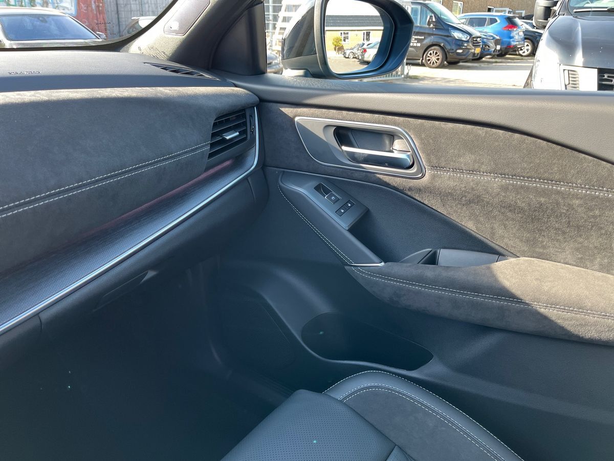 Billede af Nissan QASHQAI MY25 Mild-Hybrid 158 Xtronic 2 WD Tekna PLUS + 2-Tone