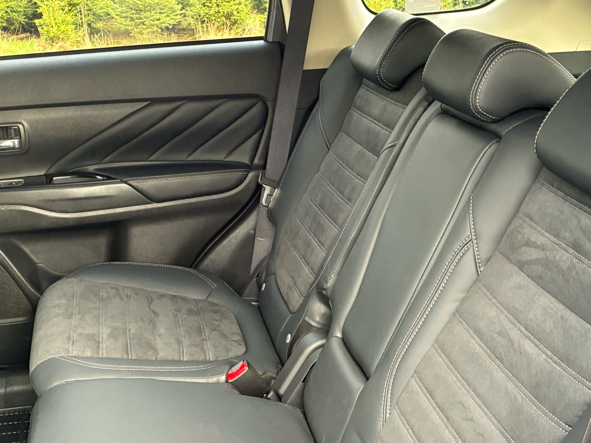 Billede af Mitsubishi Outlander 2,4 PHEV  Plugin-hybrid Inform+ 4WD 224HK 5d 6g Trinl. Gear