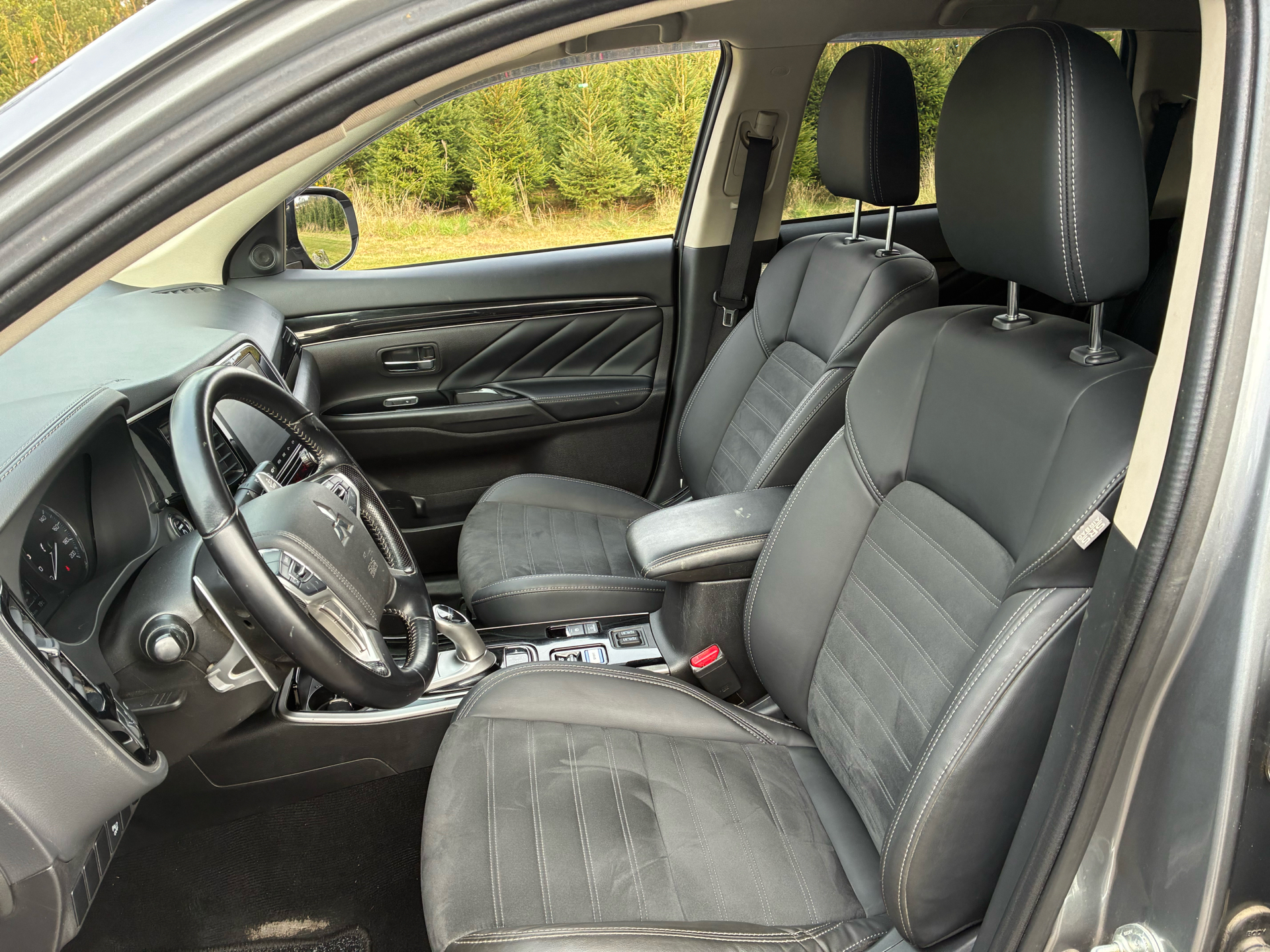 Billede af Mitsubishi Outlander 2,4 PHEV  Plugin-hybrid Inform+ 4WD 224HK 5d 6g Trinl. Gear