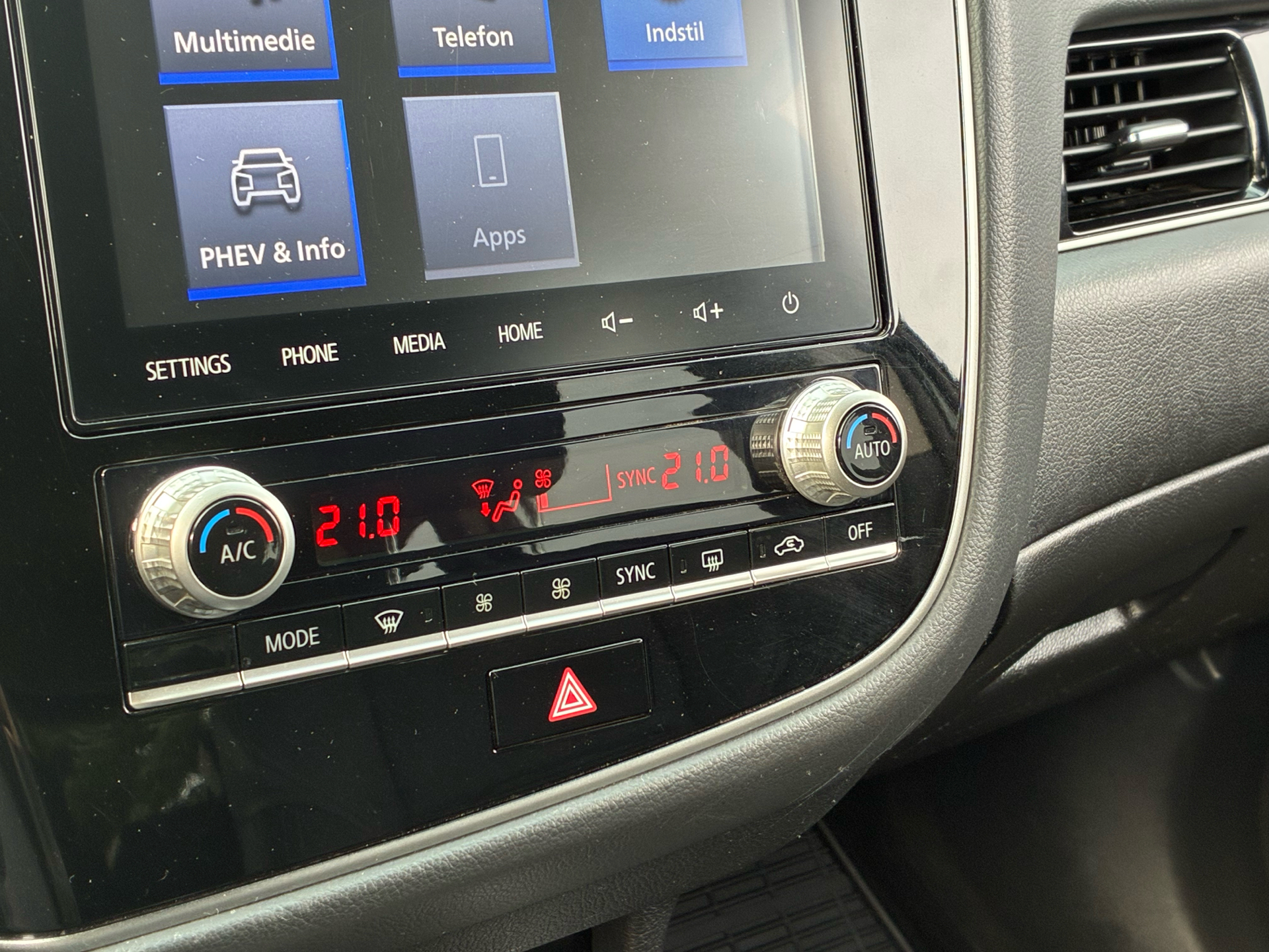 Billede af Mitsubishi Outlander 2,4 PHEV  Plugin-hybrid Inform+ 4WD 224HK 5d 6g Trinl. Gear
