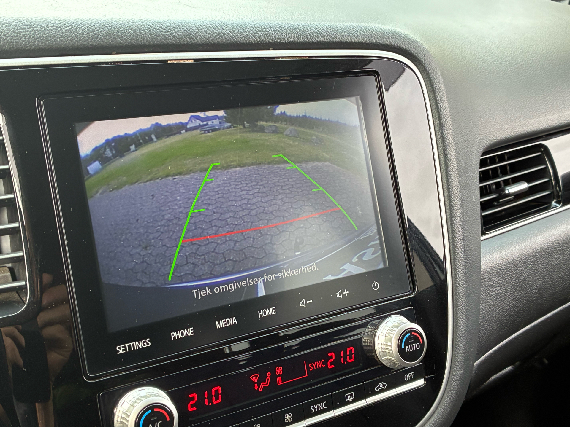 Billede af Mitsubishi Outlander 2,4 PHEV  Plugin-hybrid Inform+ 4WD 224HK 5d 6g Trinl. Gear